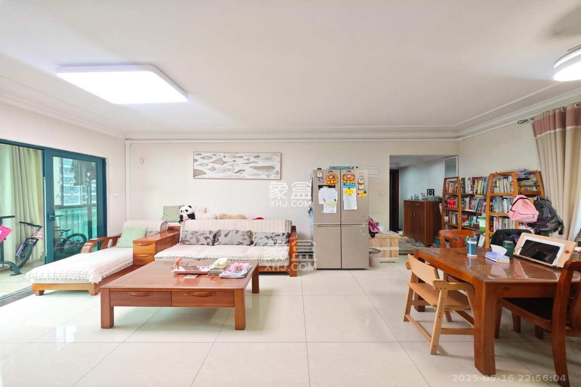 恒大城 3室2厅3卫 105.8万 恒大城 3室2厅3卫 105.8万客厅