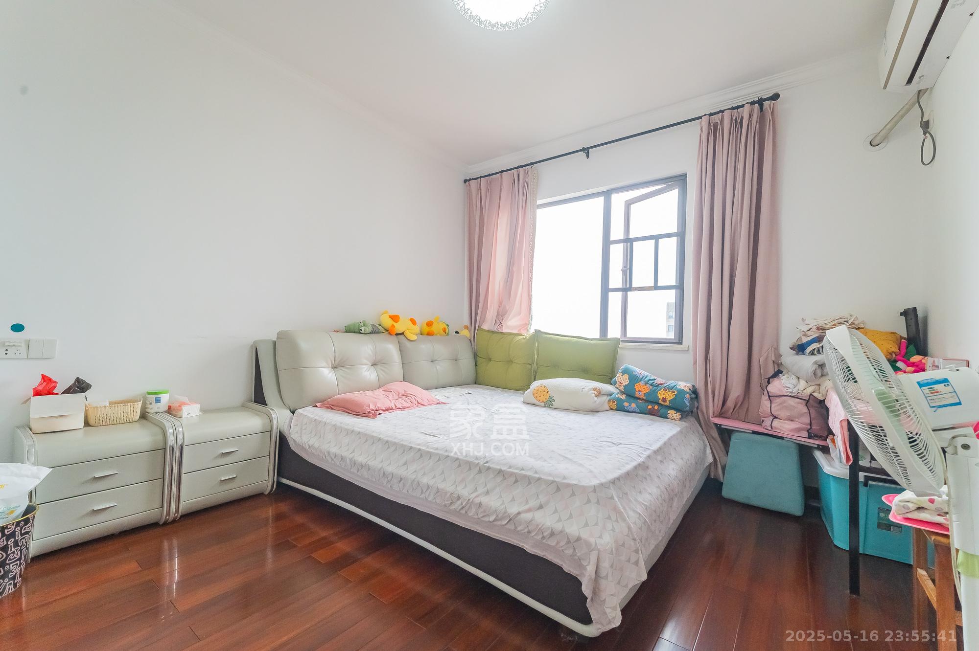 华润置地广场二期 4室2厅2卫 109.8万 华润置地广场二期 4室2厅2卫 109.8万卧室