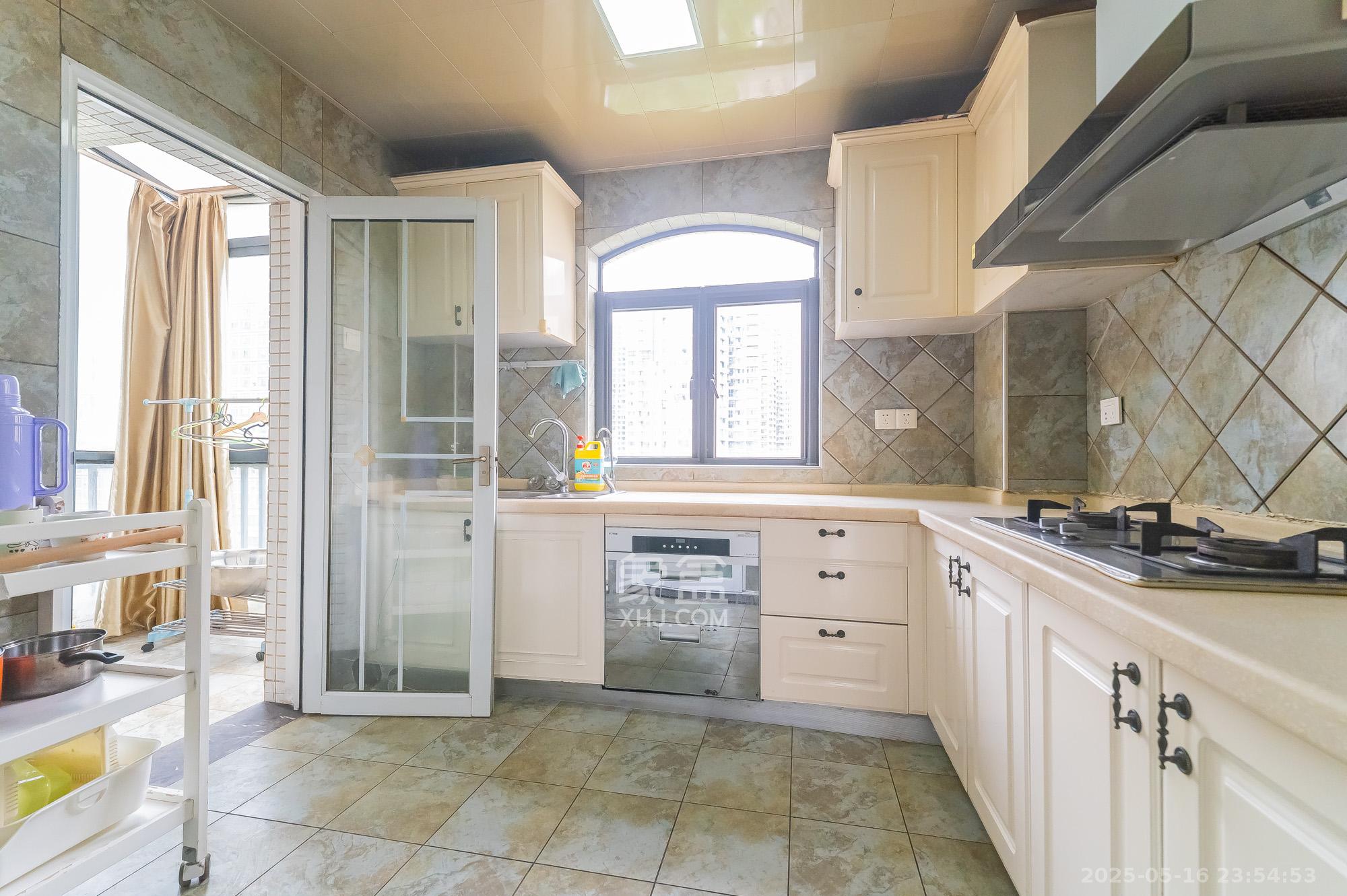 鹏基诺亚山林 3室2厅2卫 78.8万 鹏基诺亚山林 3室2厅2卫 78.8万厨房