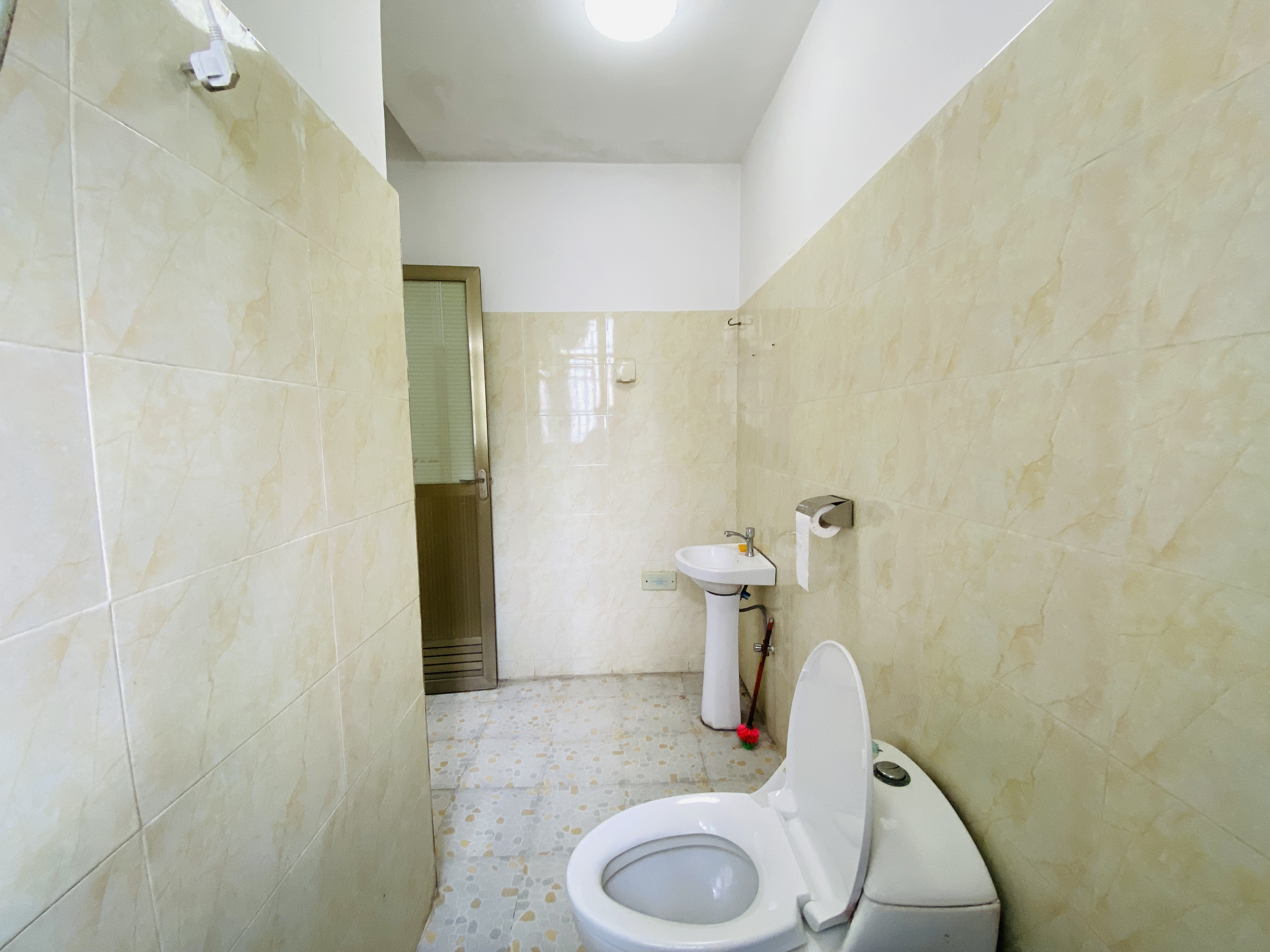 红城湖延长线(别名:滨江华庭) 3室2厅1卫 3800.0元/月 红城湖延长线(别名:滨江华庭) 3室2厅1卫 3800.0元/月室内图