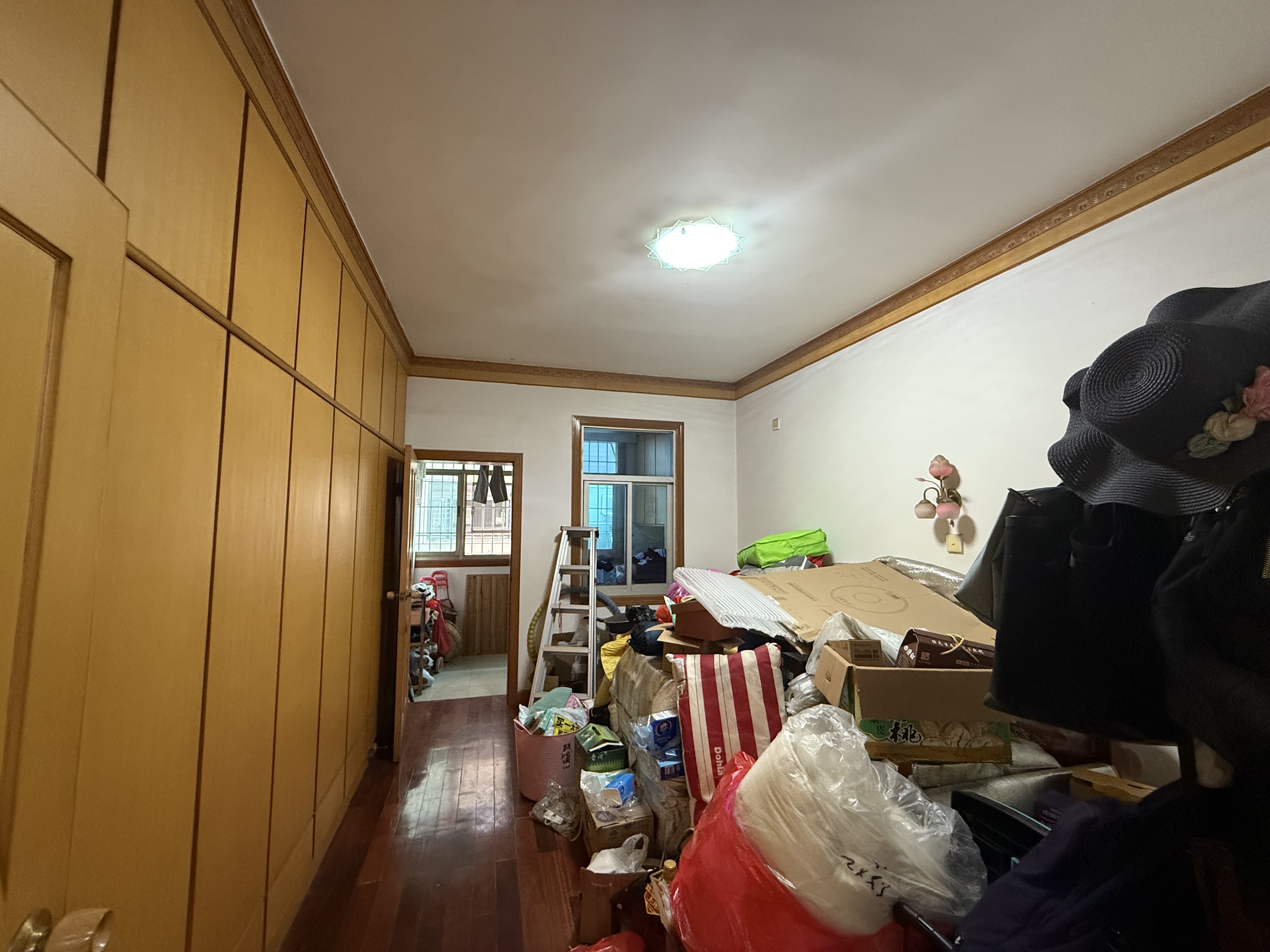 市商业局家属楼 3室2厅2卫 53.8万 市商业局家属楼 3室2厅2卫 53.8万客厅