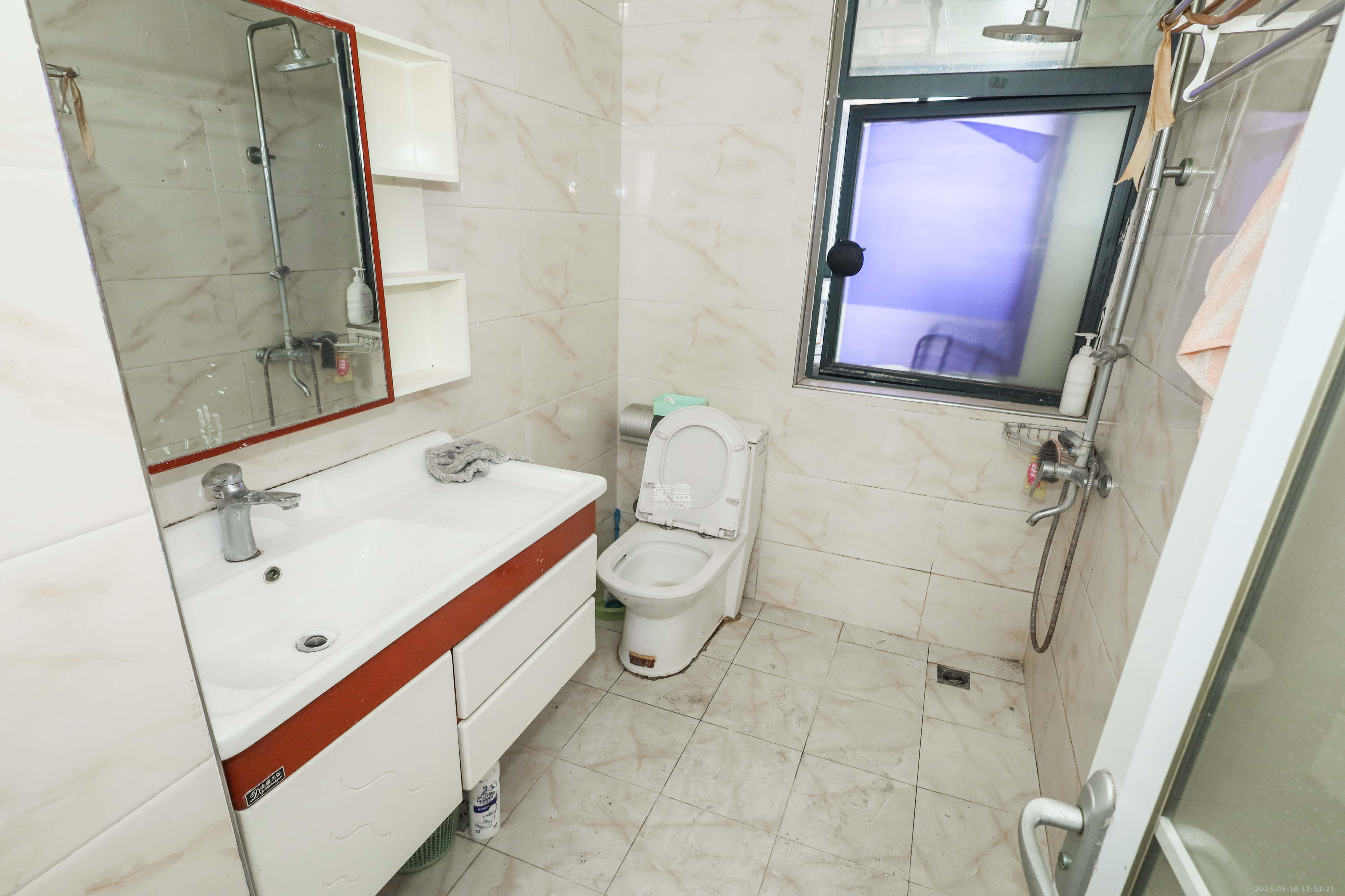 华美公寓(新猎鹰公寓) 3室2厅1卫 55.0万 华美公寓(新猎鹰公寓) 3室2厅1卫 55.0万卫生间