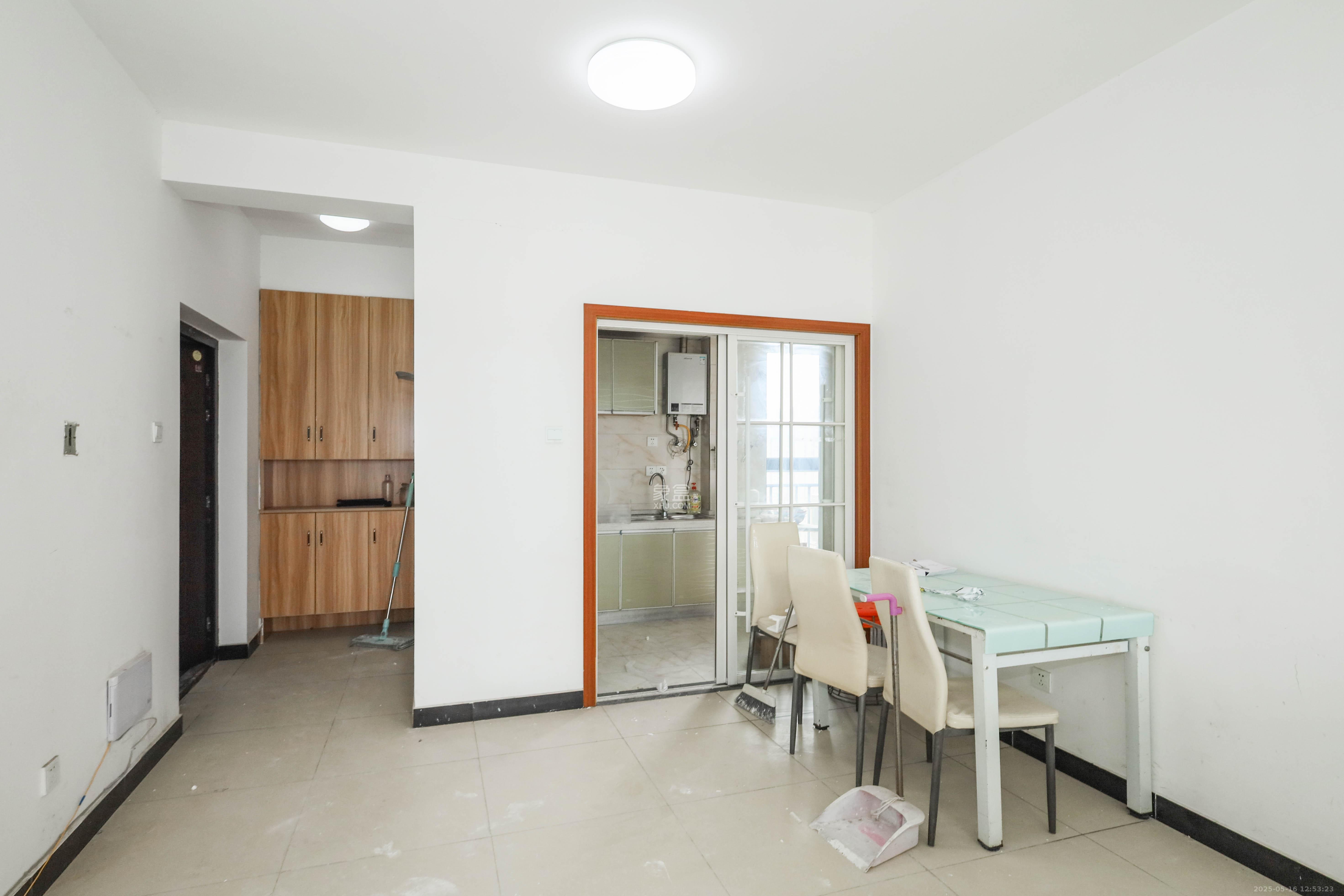 华美公寓(新猎鹰公寓) 3室2厅1卫 55.0万 华美公寓(新猎鹰公寓) 3室2厅1卫 55.0万客厅