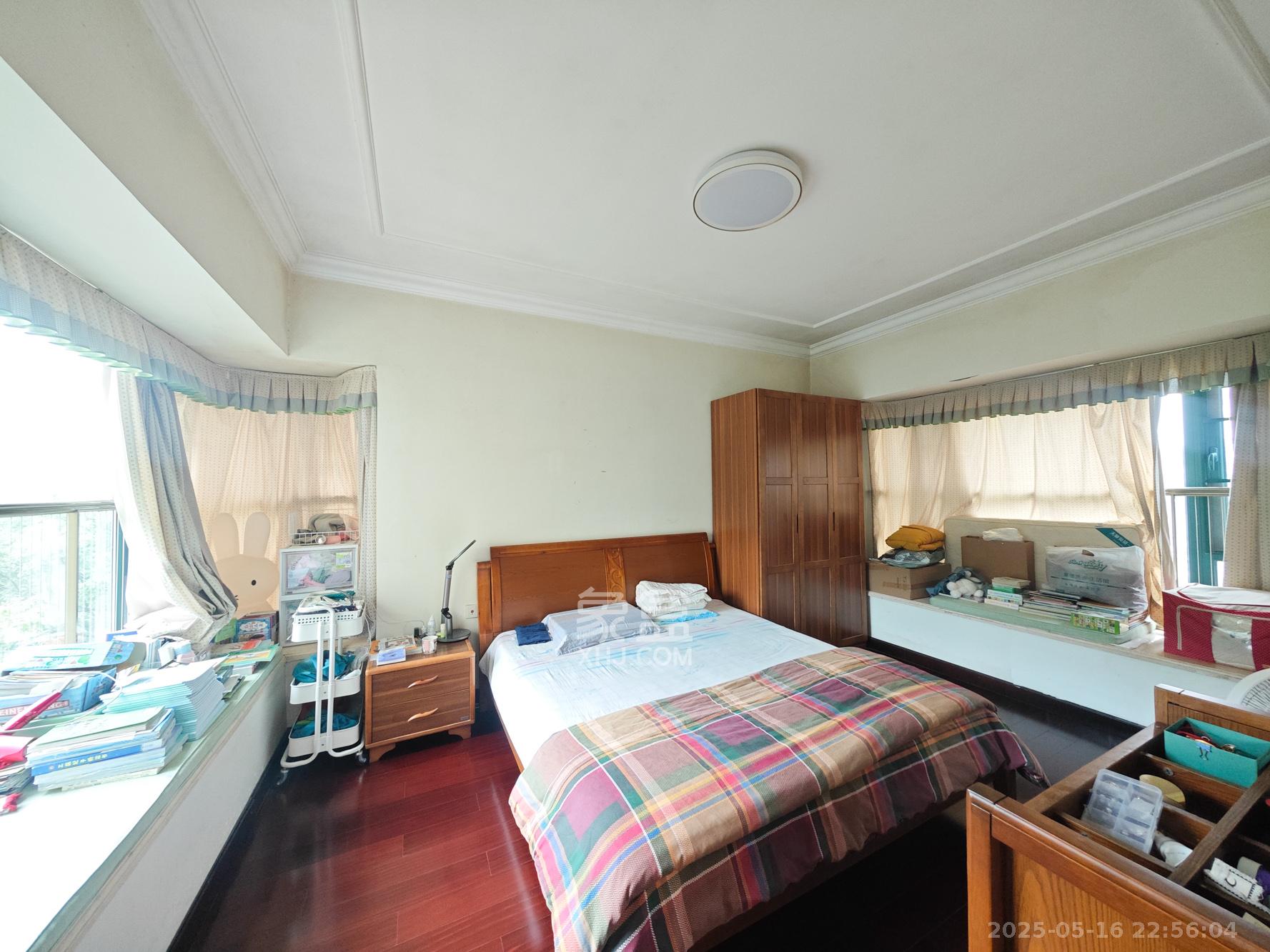 恒大城  3室2厅3卫    105.8万卧室