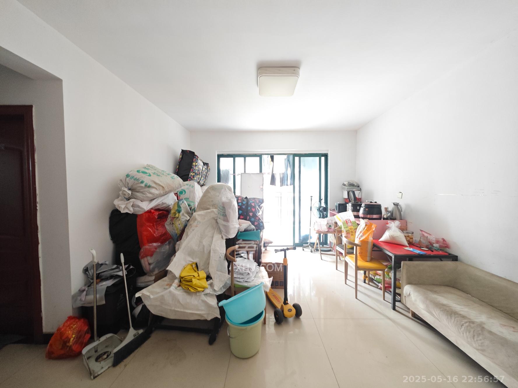 博长山水香颐 3室2厅1卫 60.0万 博长山水香颐 3室2厅1卫 60.0万客厅