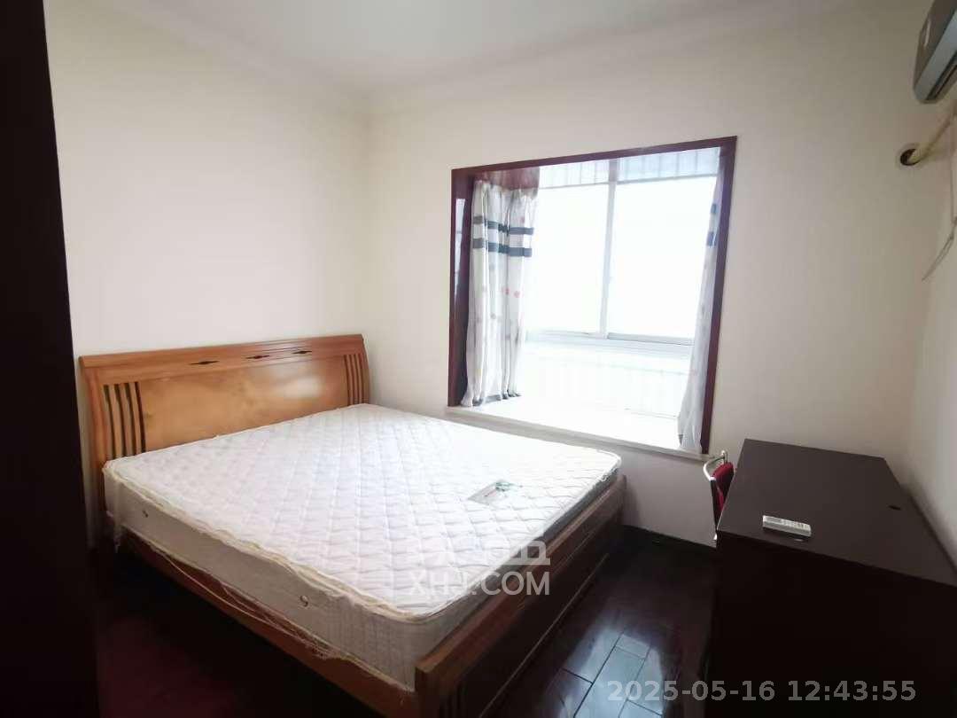 麓谷加州阳光  4室2厅2卫   3300.00元/月室内图
