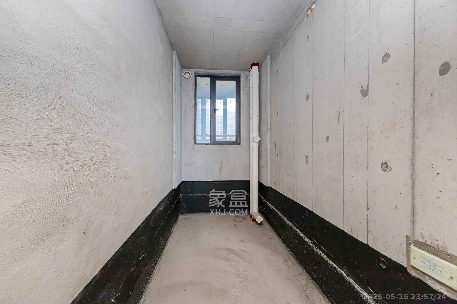 润和滨江广场（润和中央广场）  4室2厅1卫    108.0万卫生间