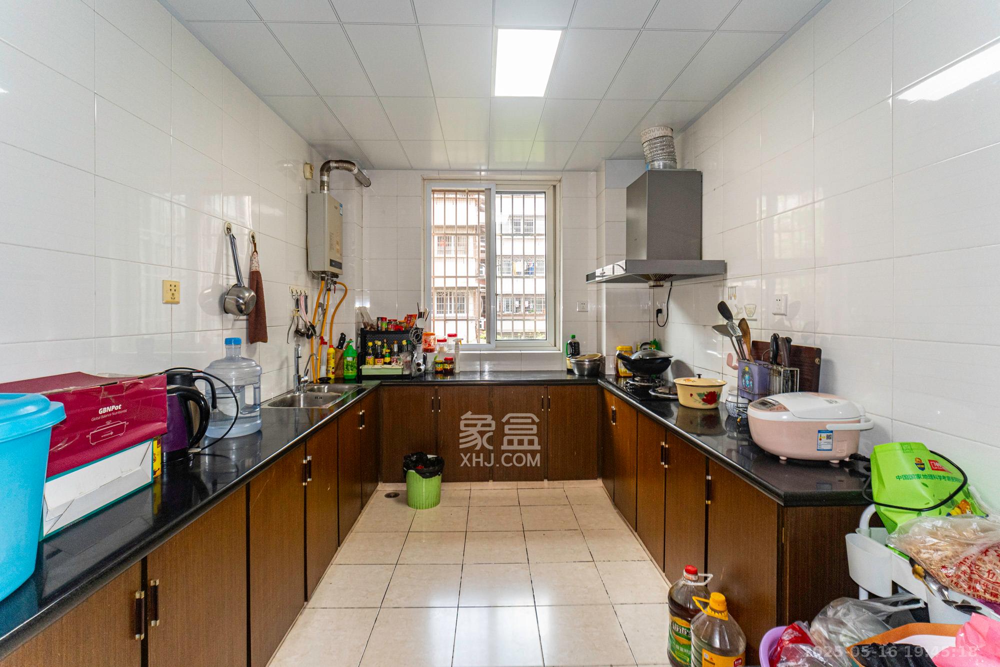 星兴佳园 3室2厅2卫 59.8万 星兴佳园 3室2厅2卫 59.8万厨房