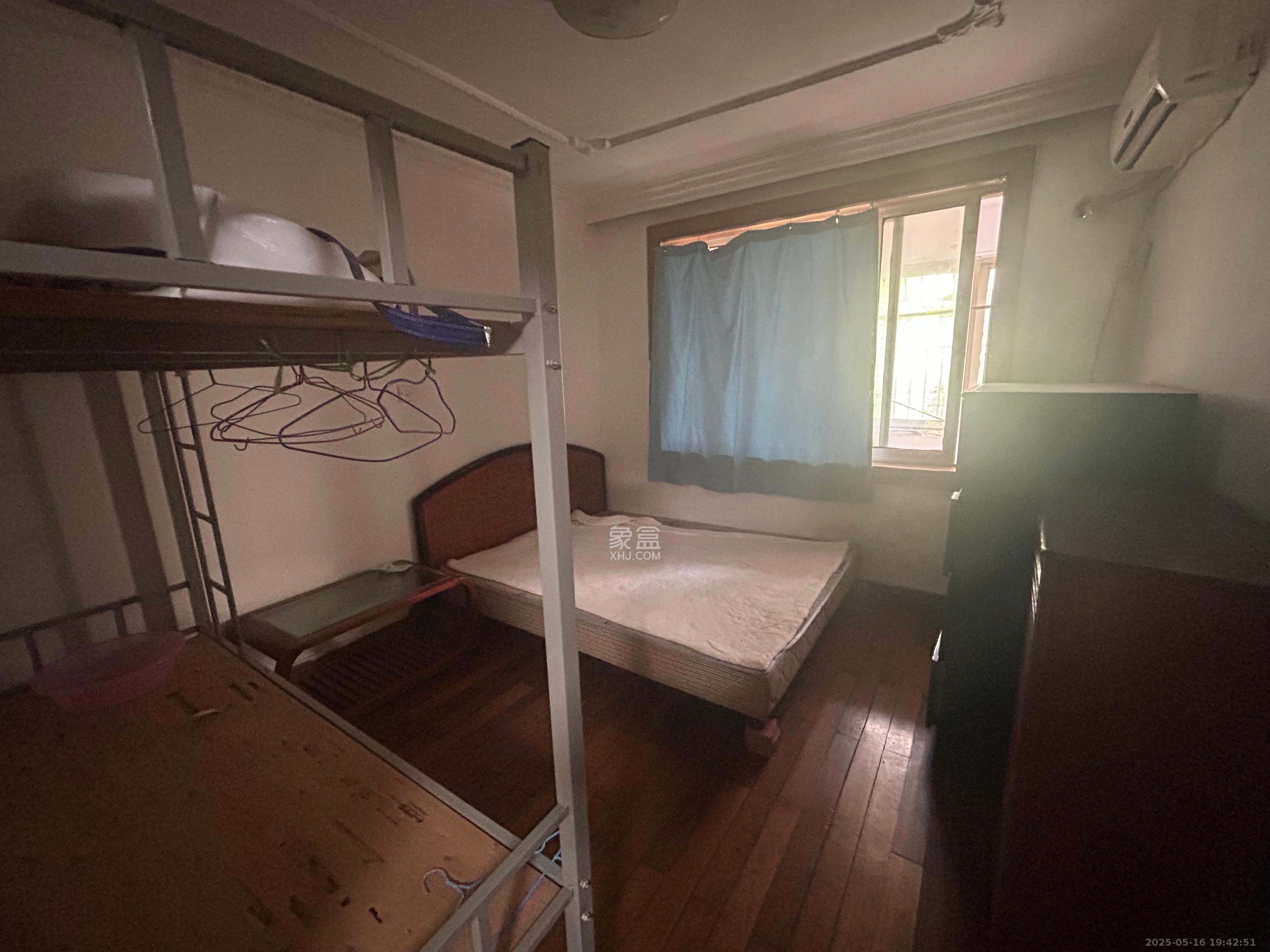 红花坡社区  4室2厅1卫   1200.00元/月室内图