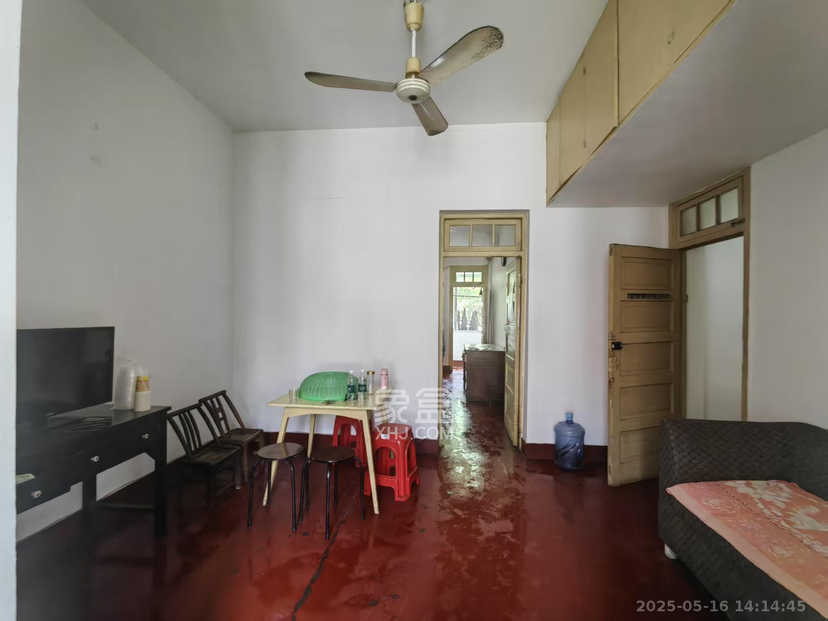 长重机械厂宿舍 2室1厅1卫 1400.0元/月 长重机械厂宿舍 2室1厅1卫 1400.0元/月室内图