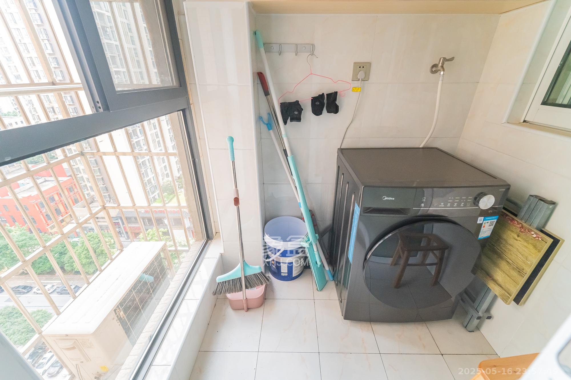 松雅轩(埃克斯社区) 2室2厅1卫 62.8万 松雅轩(埃克斯社区) 2室2厅1卫 62.8万卫生间