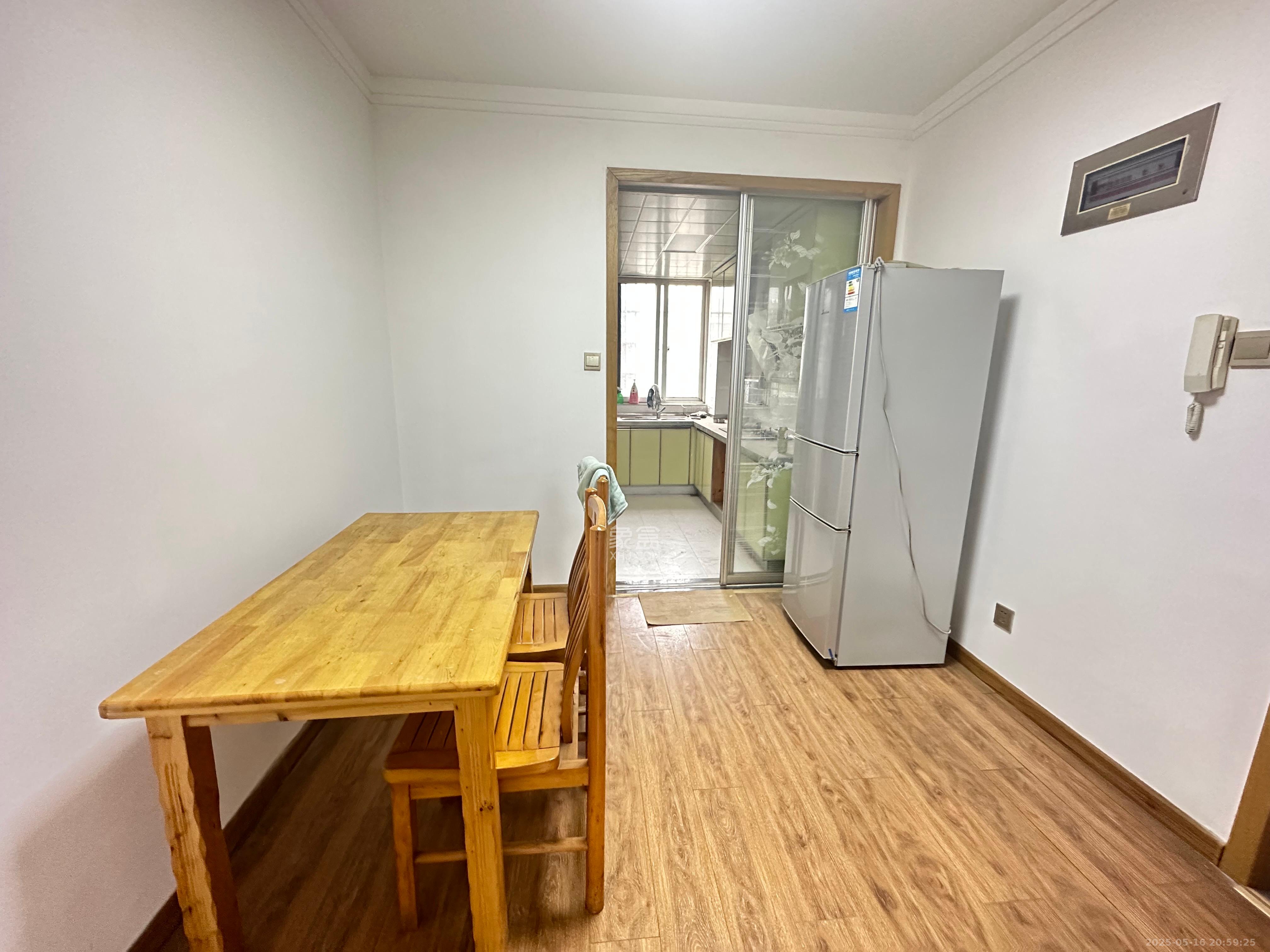 鄱阳小区  2室2厅2卫   1500.00元/月室内图