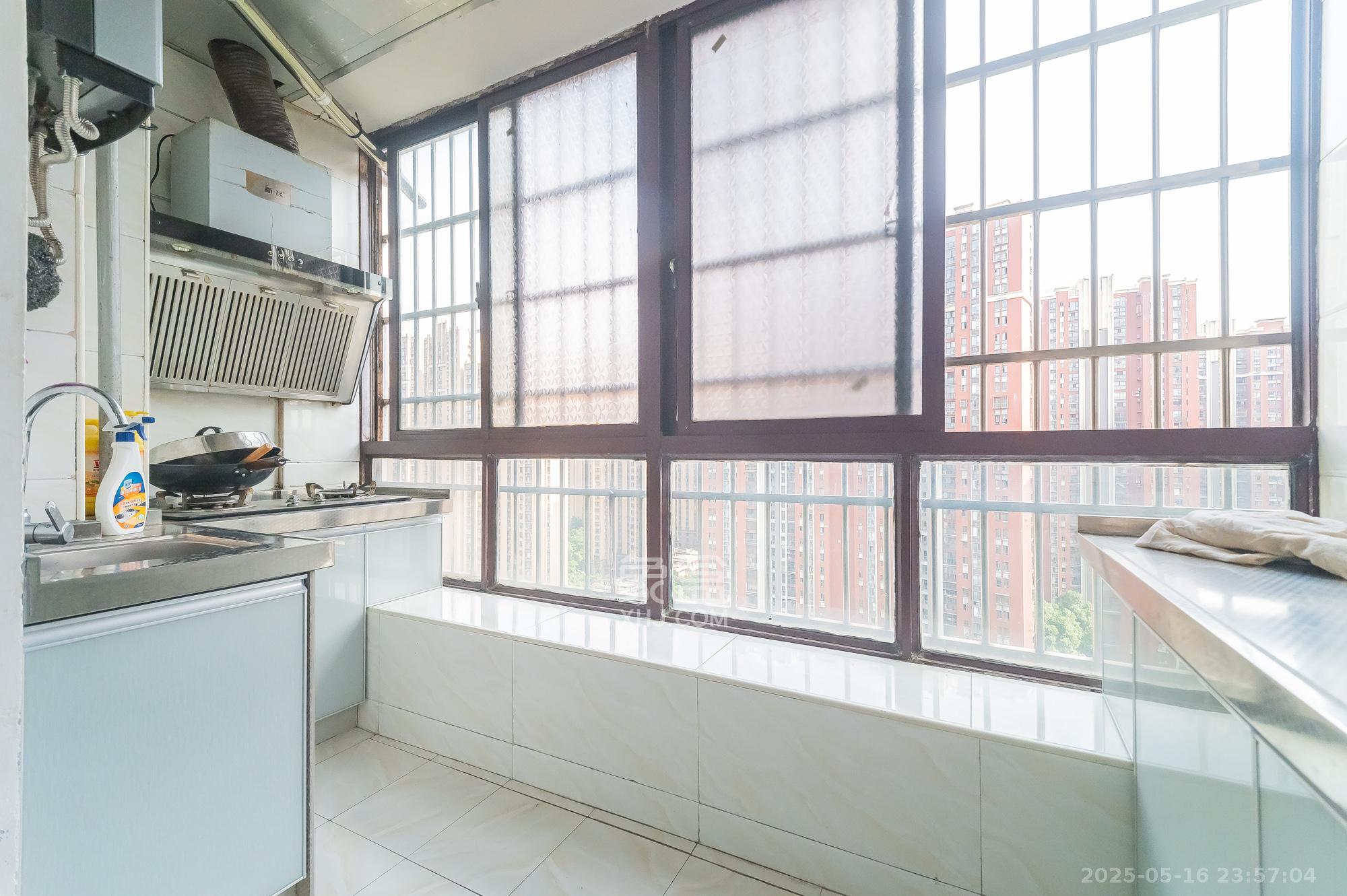 圆梦康乐城  2室1厅1卫    27.8万 圆梦康乐城  2室1厅1卫    27.8万厨房