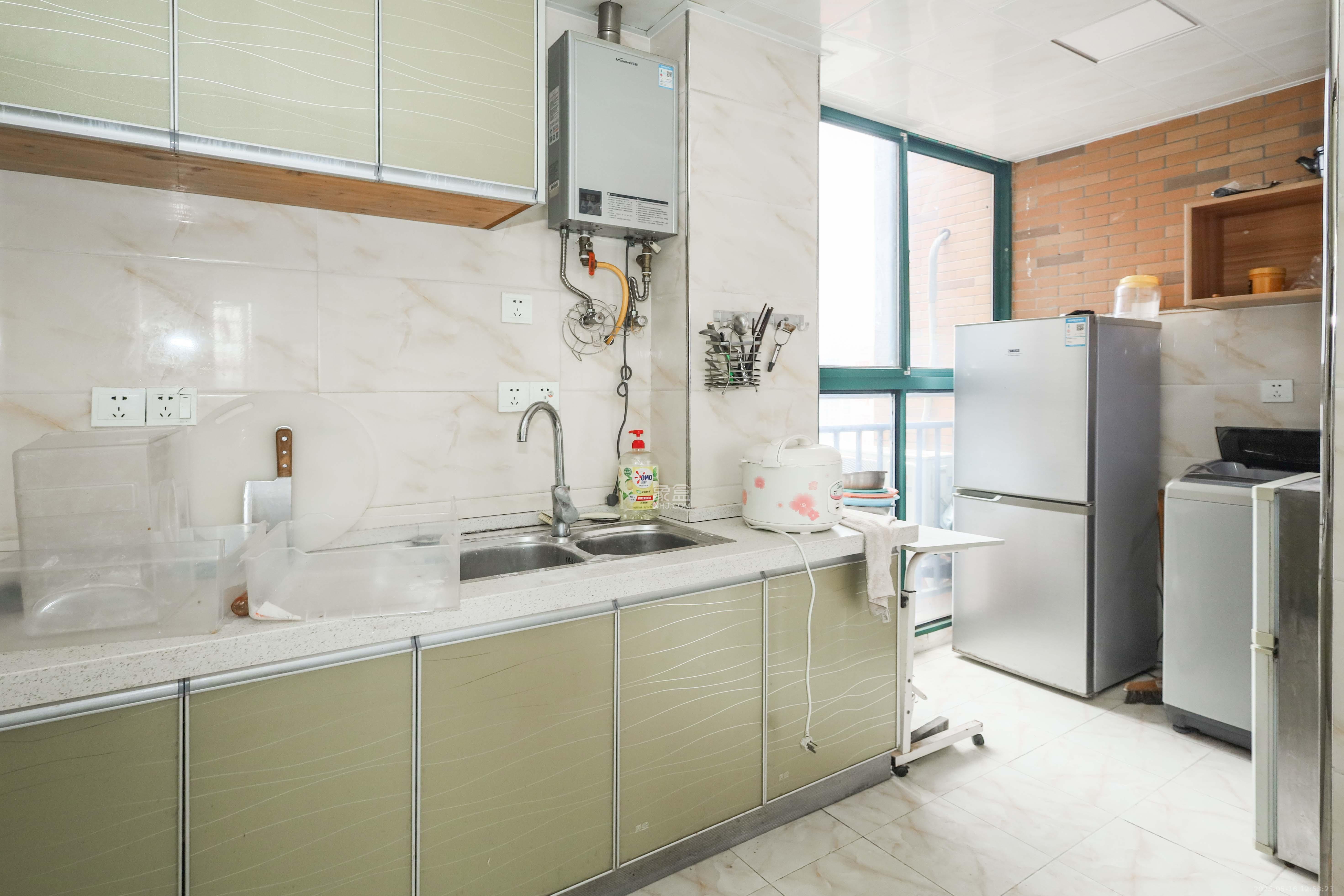 华美公寓(新猎鹰公寓) 3室2厅1卫 55.0万 华美公寓(新猎鹰公寓) 3室2厅1卫 55.0万厨房