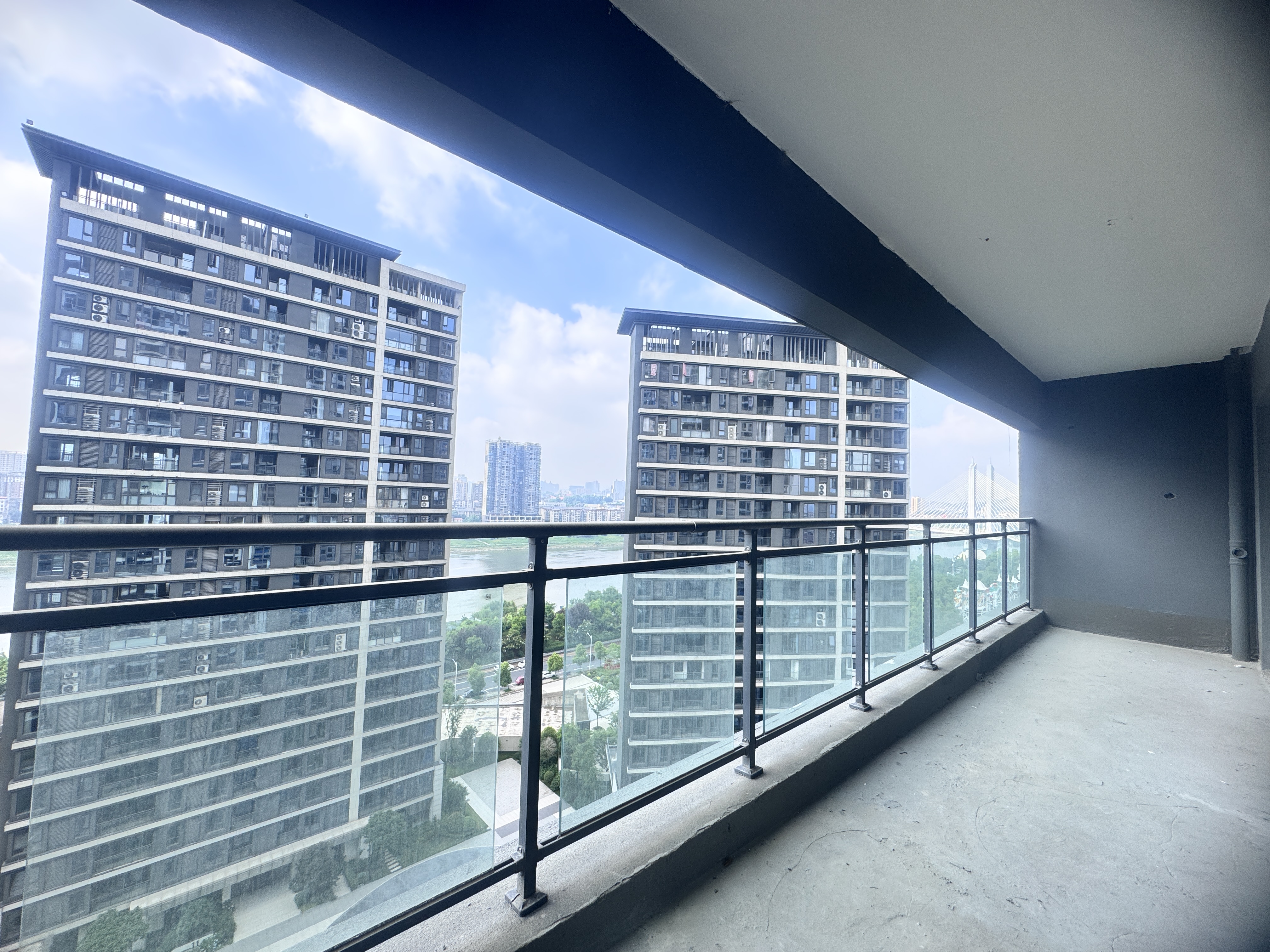 中铁银城江月 5室2厅3卫 105.0万 中铁银城江月 5室2厅3卫 105.0万室内图