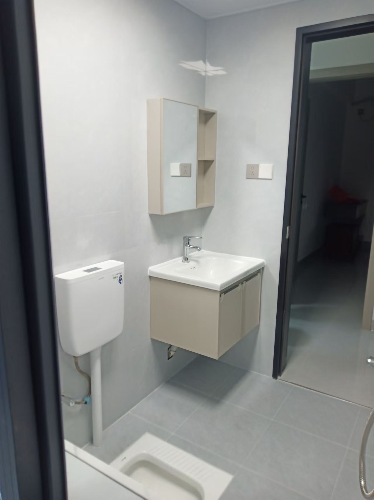 互助小区电梯房  2室1厅1卫   1300.00元/月室内图