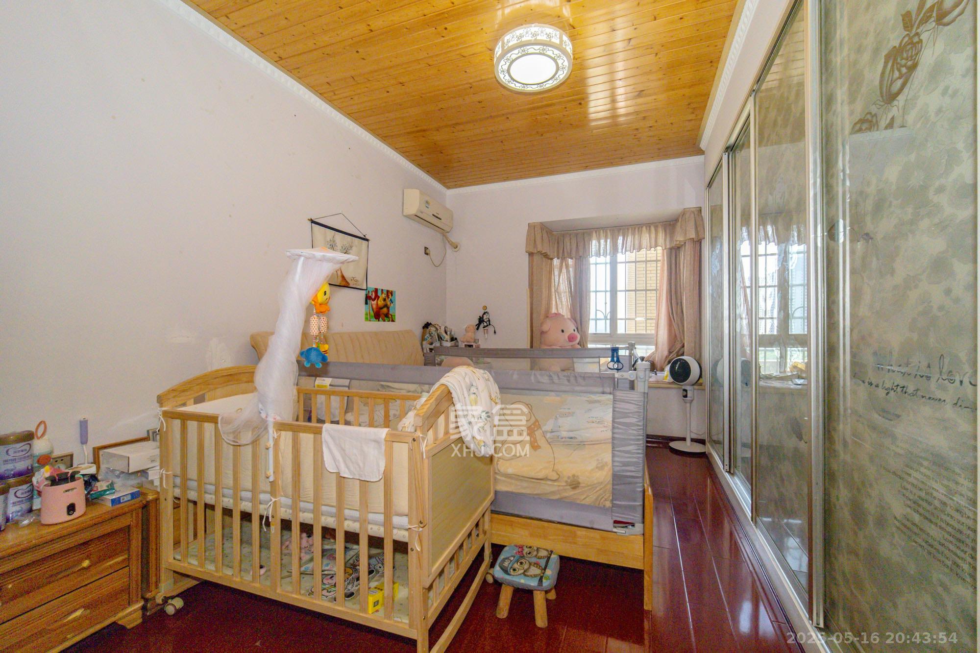 楚天中苑 3室2厅2卫 68.0万 楚天中苑 3室2厅2卫 68.0万卧室