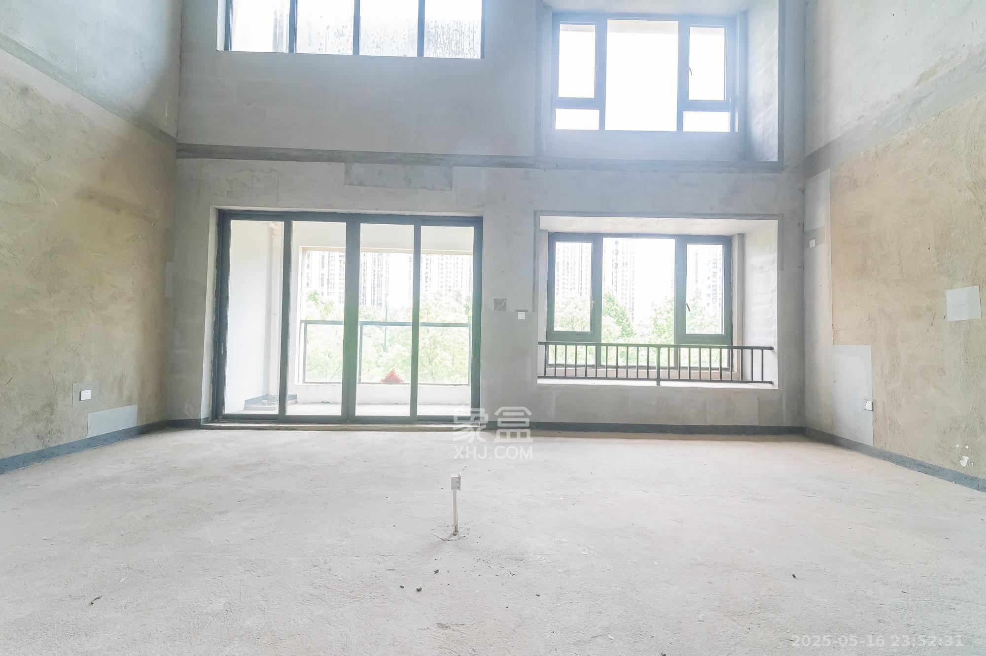 中交建发松雅院  4室2厅2卫    325.0万 中交建发松雅院  4室2厅2卫    325.0万客厅