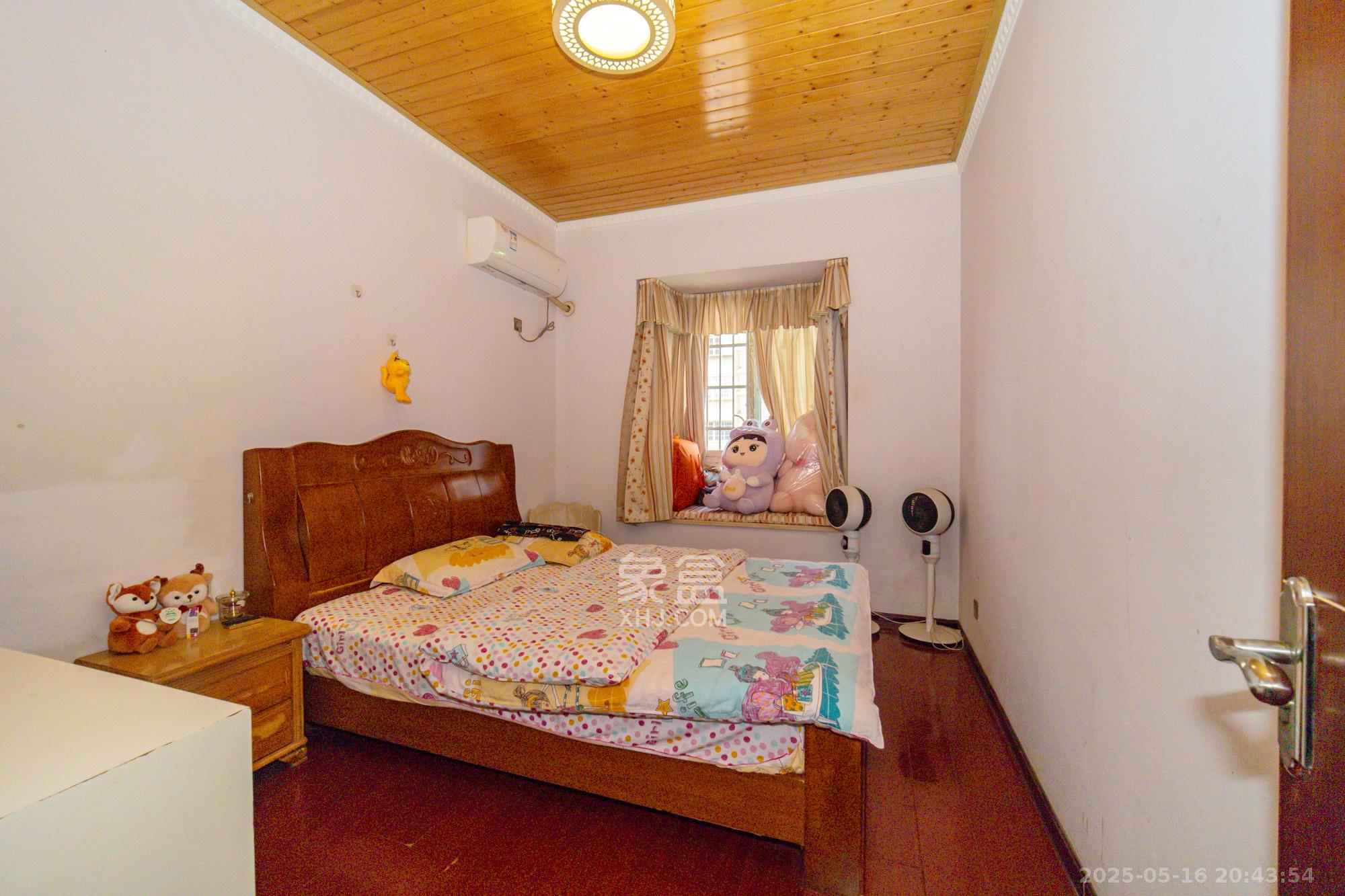 楚天中苑 3室2厅2卫 68.0万 楚天中苑 3室2厅2卫 68.0万卧室