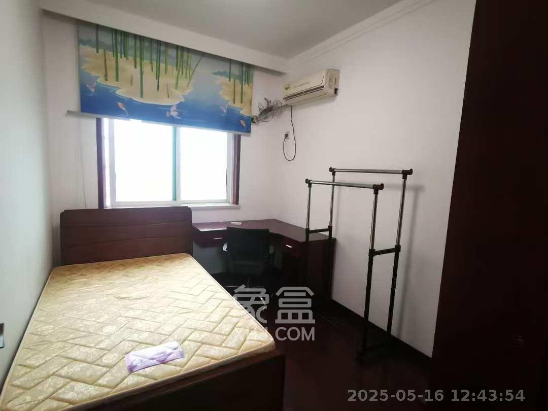 麓谷加州阳光 4室2厅2卫 3300.0元/月 麓谷加州阳光 4室2厅2卫 3300.0元/月室内图