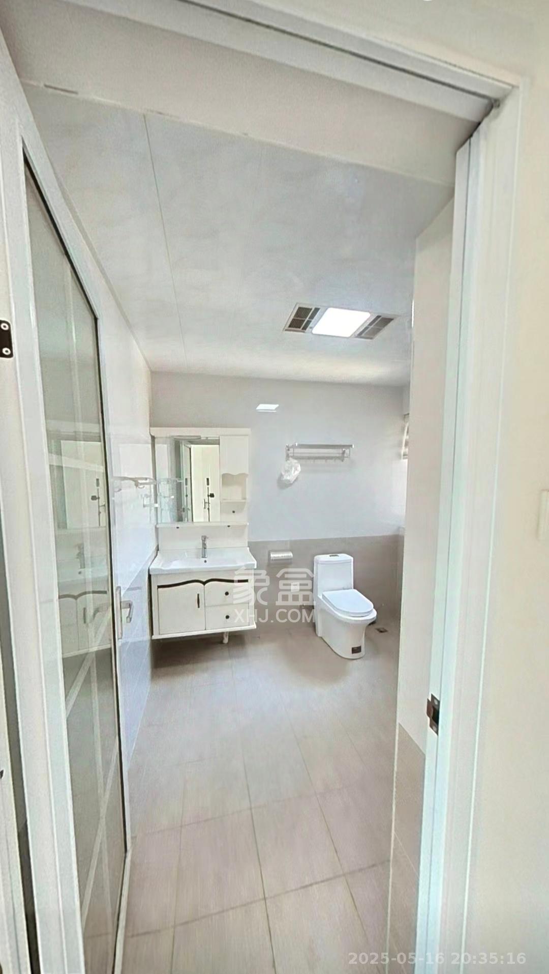 八方小区B区  3室2厅2卫    4200.0元/月 八方小区B区  3室2厅2卫    4200.0元/月室内图