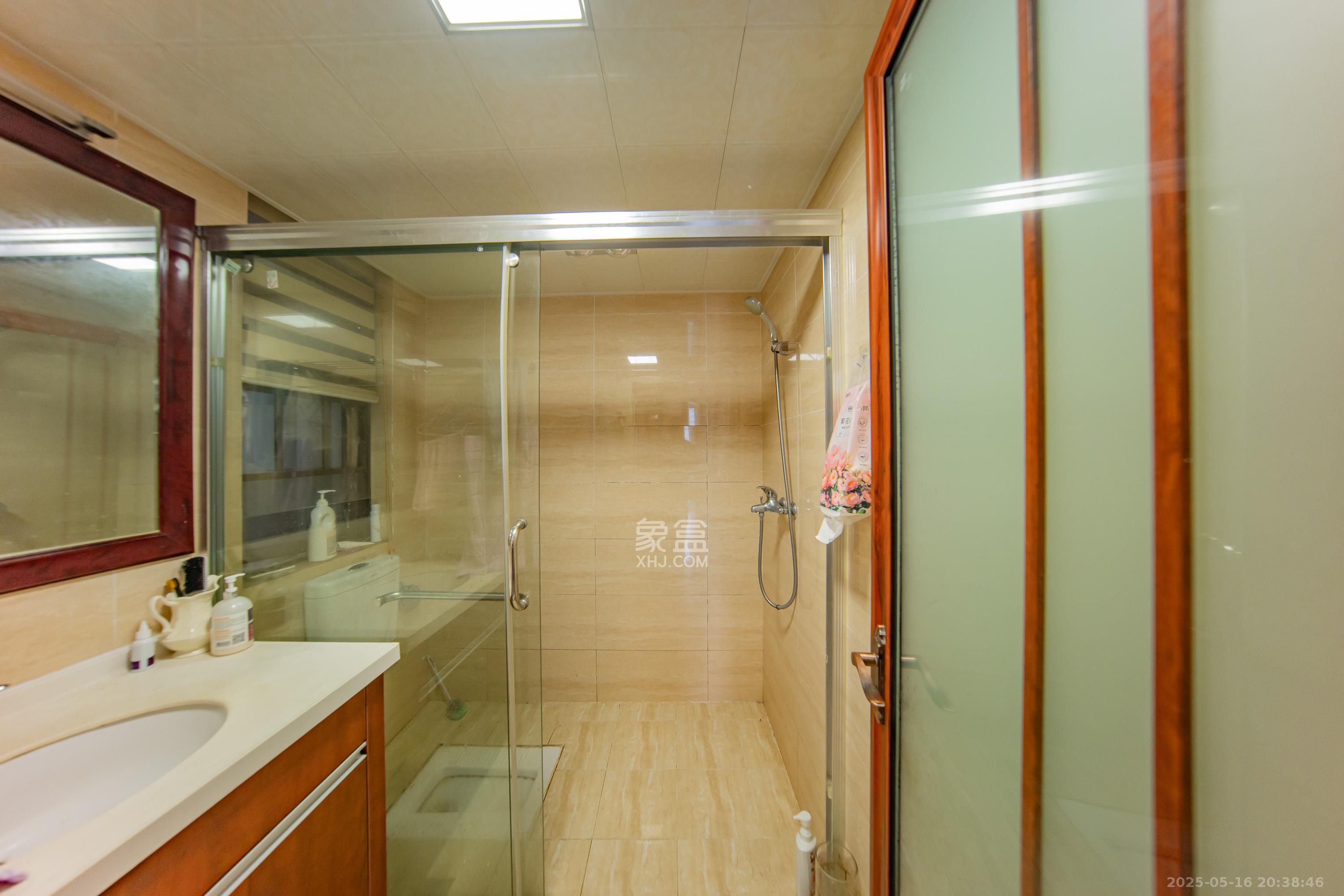 江山帝景哈佛 3室2厅2卫 110.0万 江山帝景哈佛 3室2厅2卫 110.0万卫生间