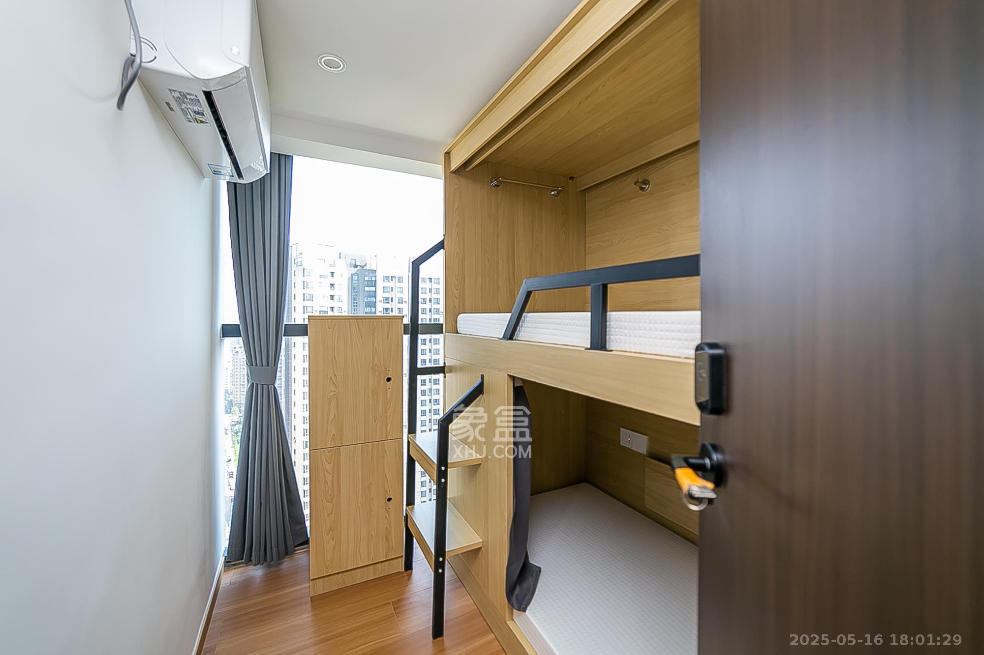 万润时光里 6室2厅1卫 60.0万 万润时光里 6室2厅1卫 60.0万卧室