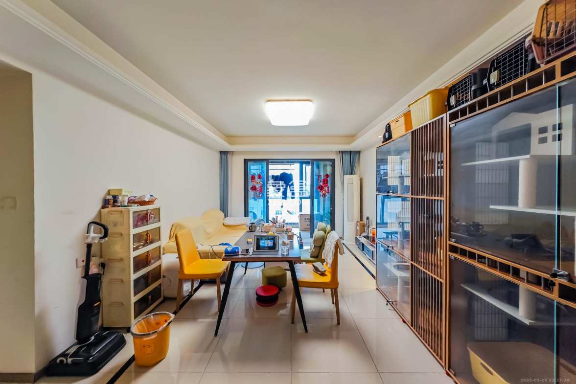 长沙高铁吾悦广场 3室2厅2卫 113.0万 长沙高铁吾悦广场 3室2厅2卫 113.0万客厅