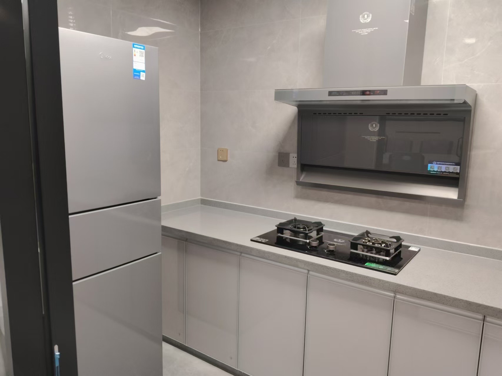 互助小区电梯房 3室2厅1卫 1800.0元/月 互助小区电梯房 3室2厅1卫 1800.0元/月室内图