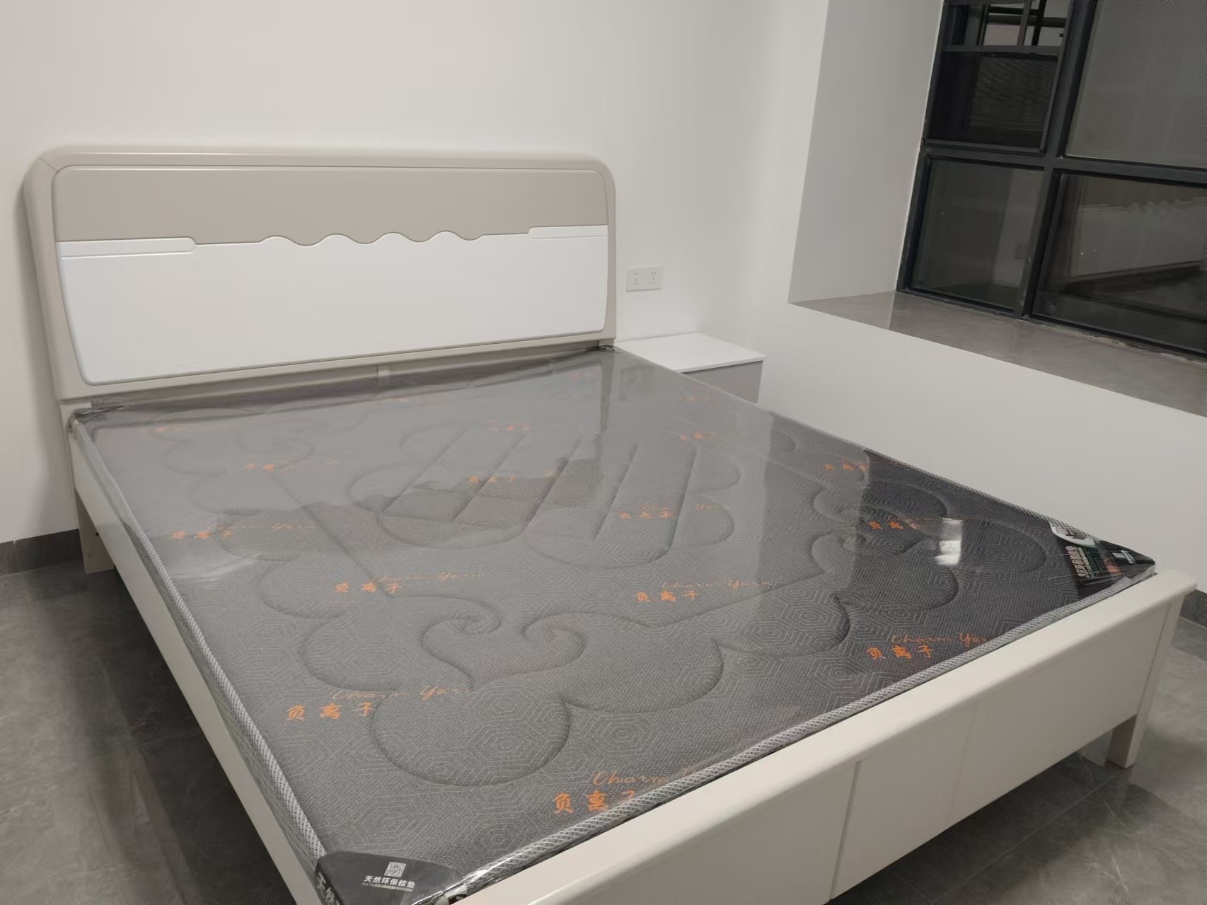 互助小区电梯房 3室2厅1卫 1800.0元/月 互助小区电梯房 3室2厅1卫 1800.0元/月室内图