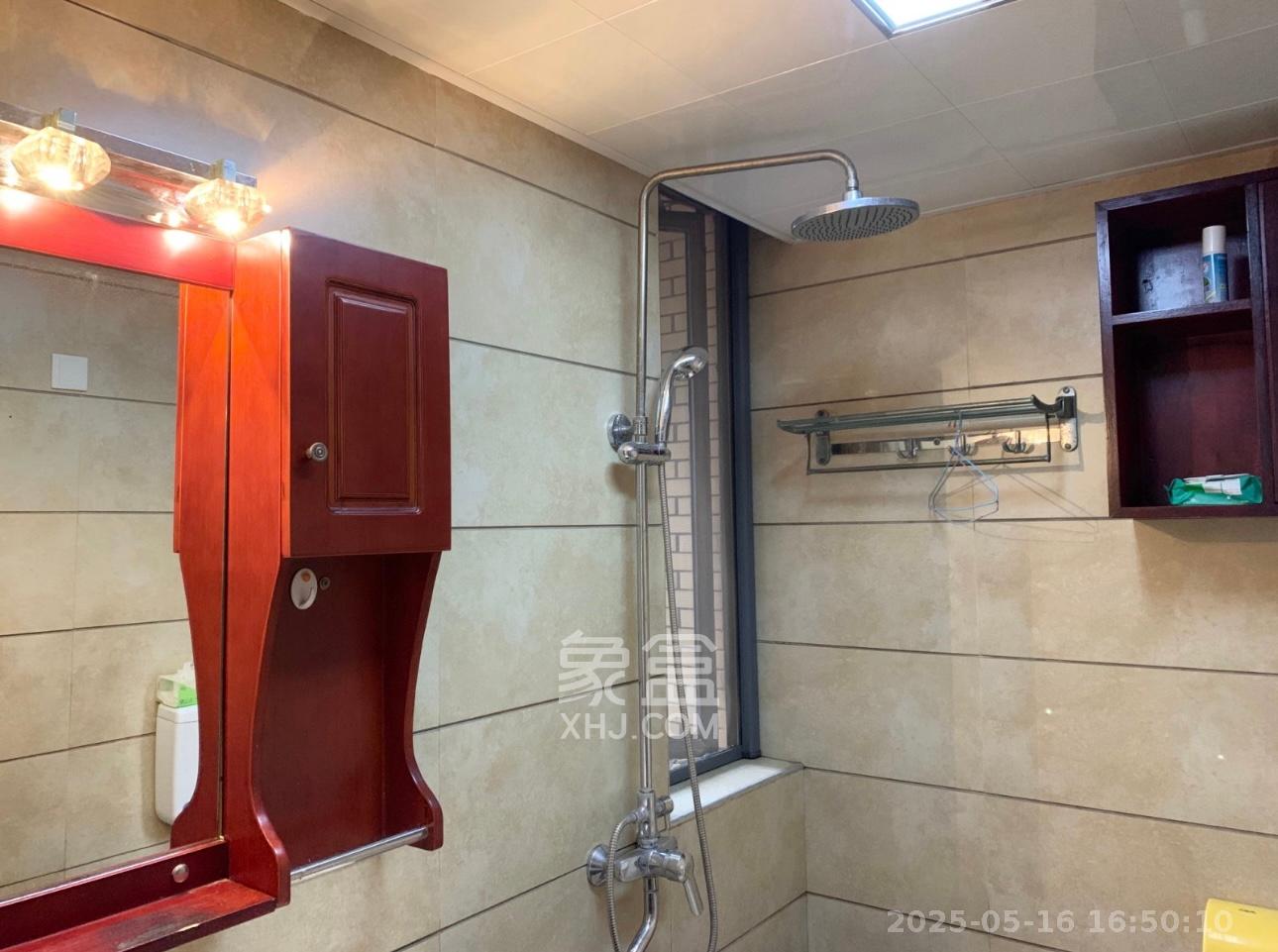 山水花都  2室1厅1卫   2600.00元/月室内图