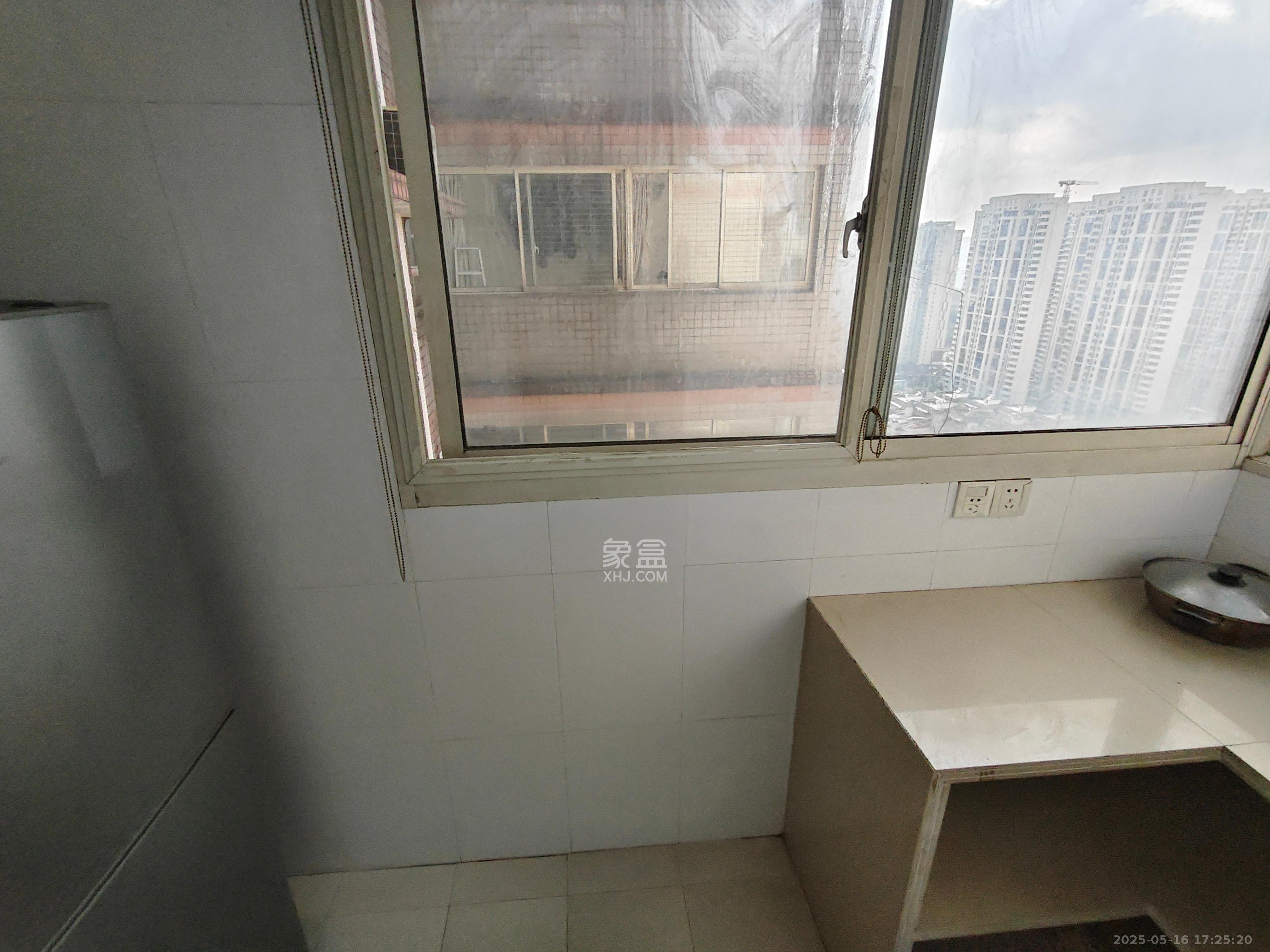 华新花苑  3室2厅2卫   2300.00元/月室内图