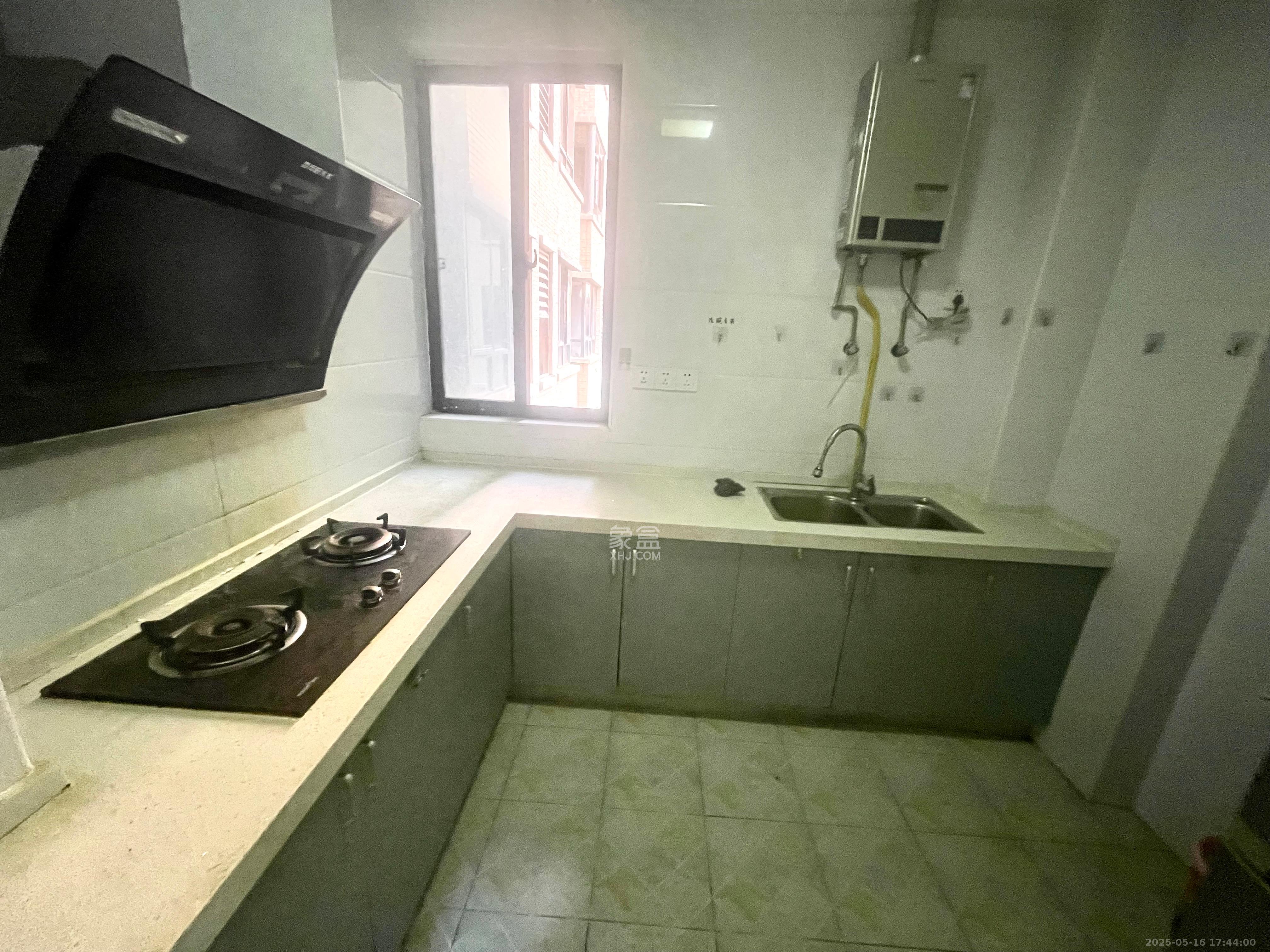 保利天心嘉园  4室2厅1卫    2300.0元/月室内图