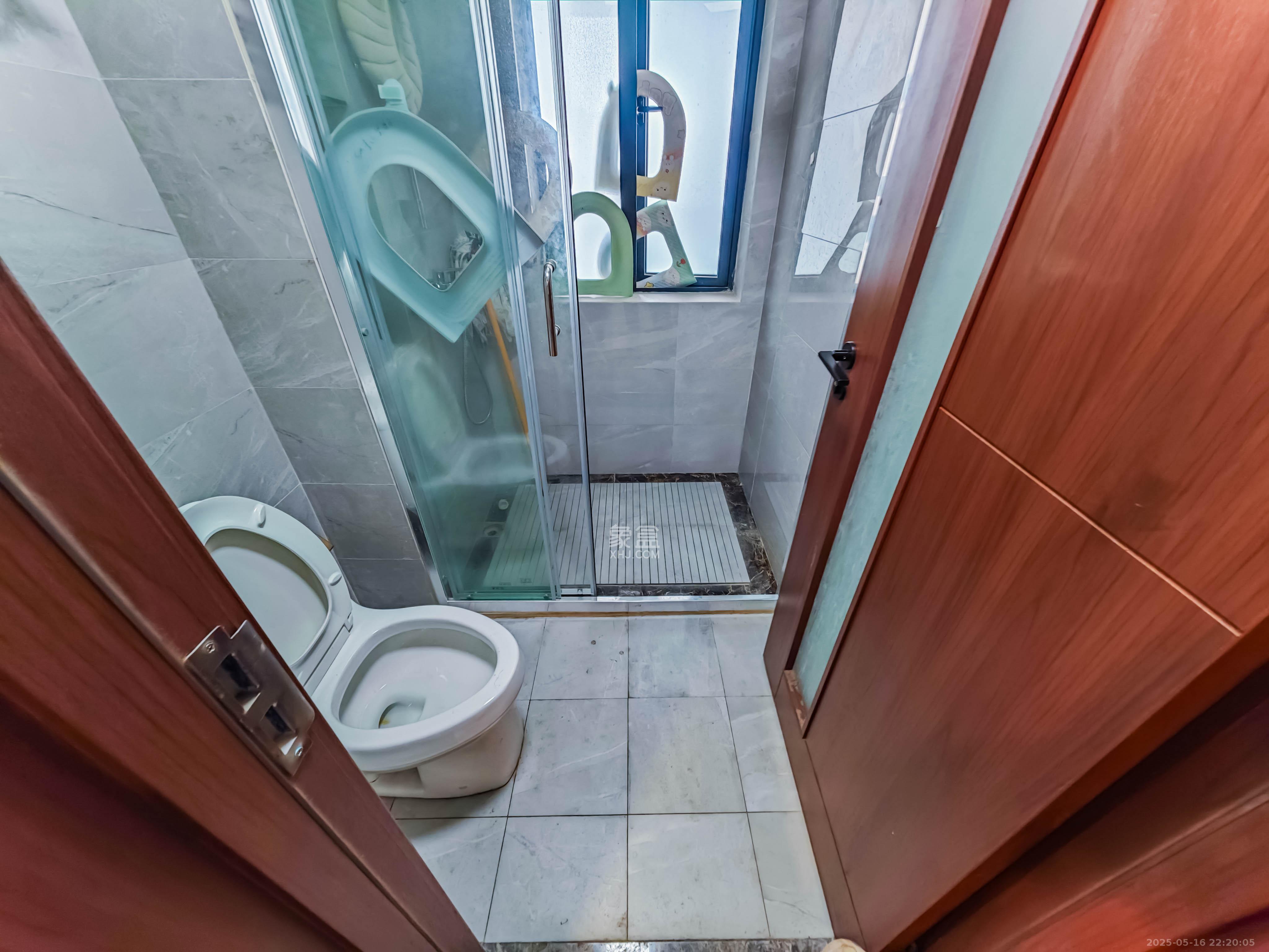 绿地长沙城际空间站(绿地新里佳苑)  5室2厅2卫    175.0万 绿地长沙城际空间站(绿地新里佳苑)  5室2厅2卫    175.0万卫生间