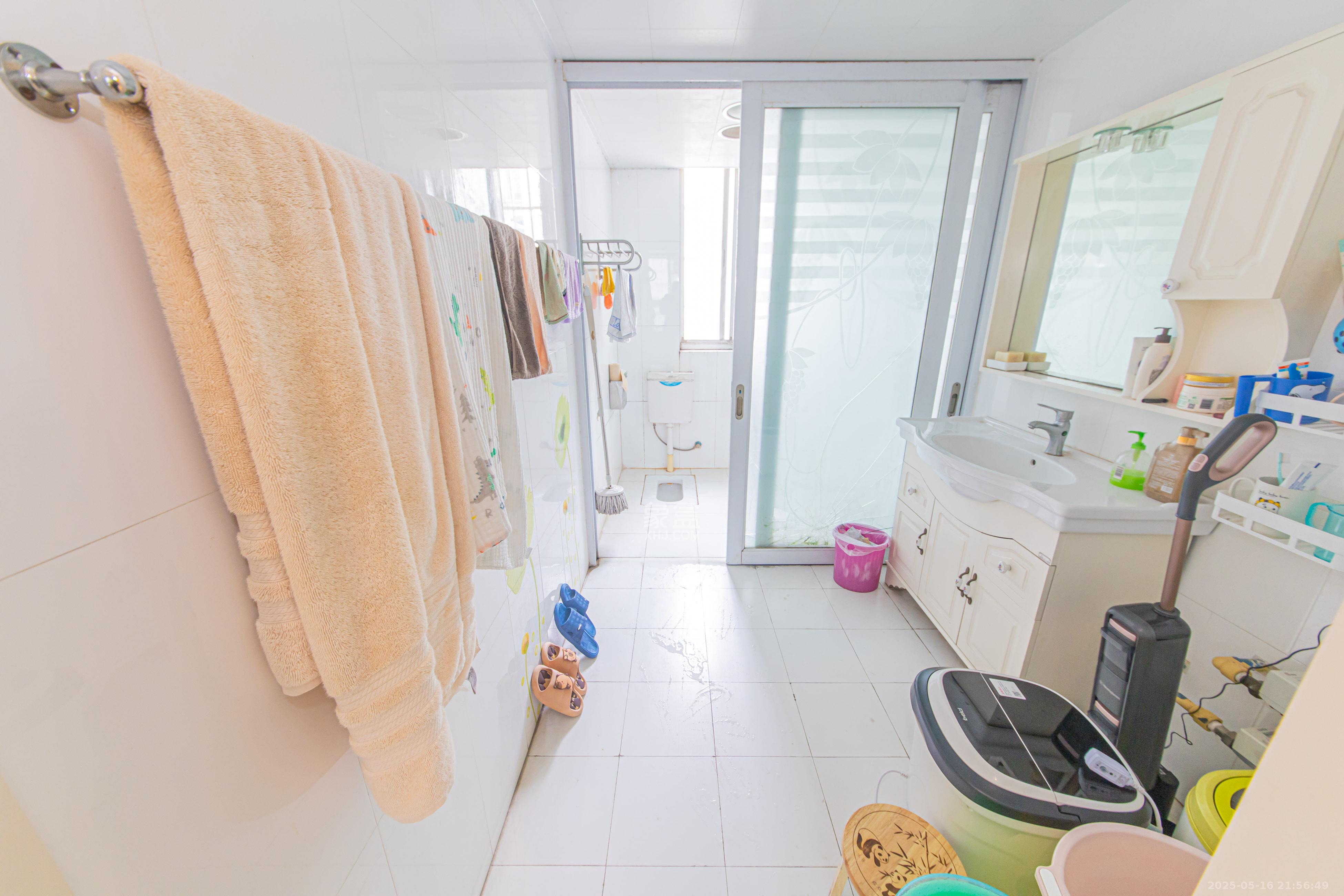 九峰小区(一二三四区) 4室2厅2卫 230.0万 九峰小区(一二三四区) 4室2厅2卫 230.0万卫生间