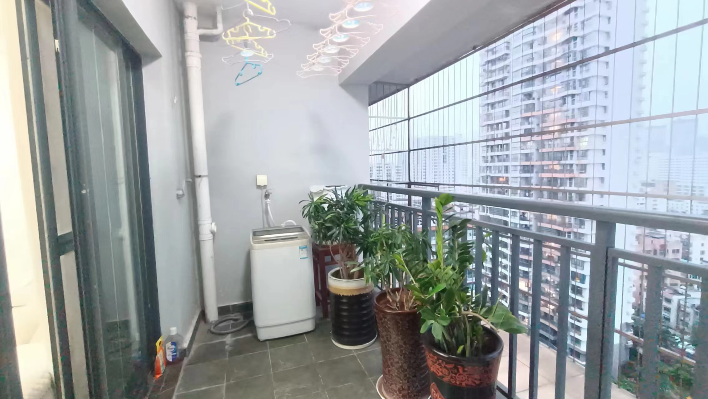 椰岛广场  3室2厅1卫   3800.00元/月室内图