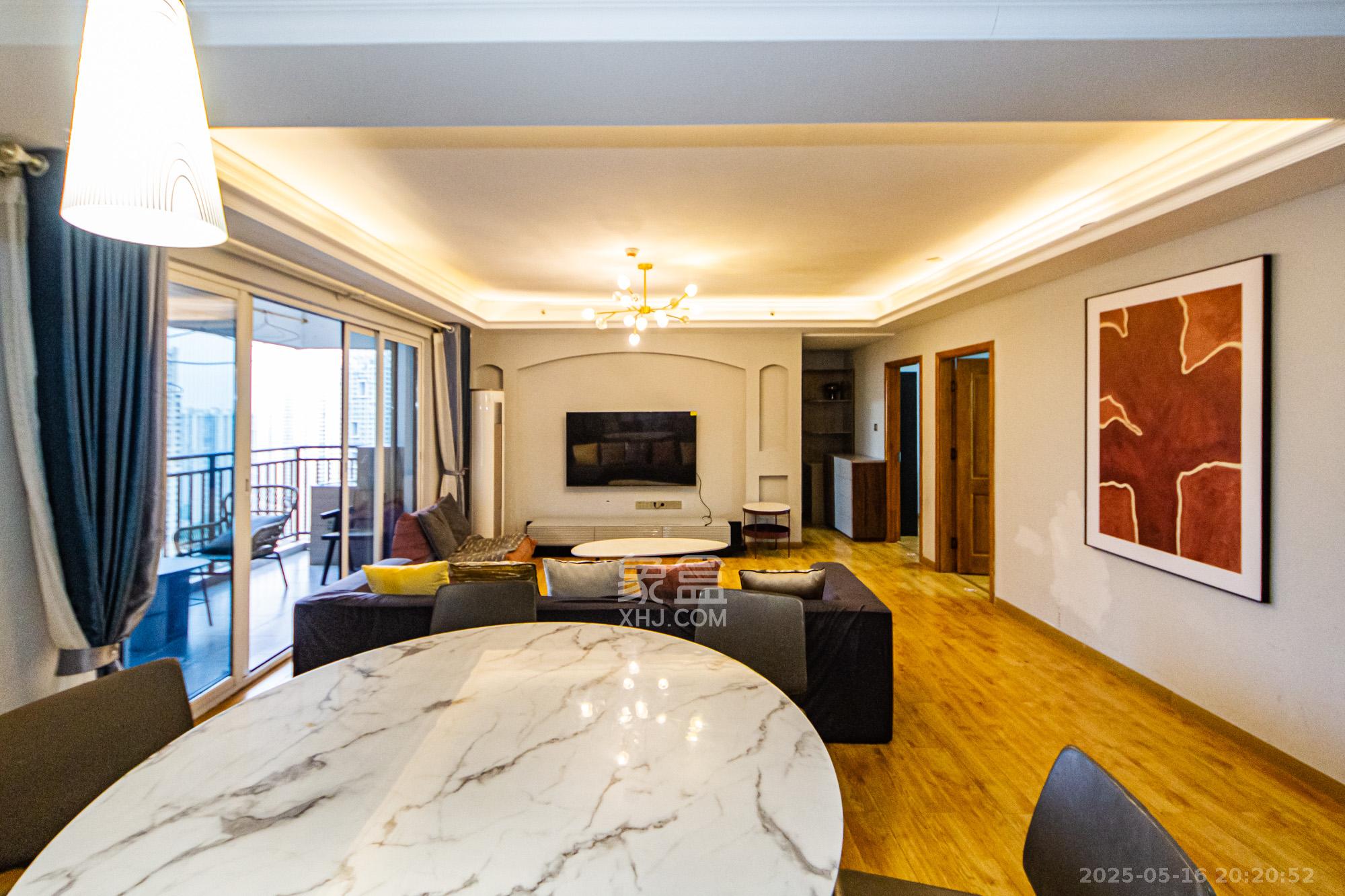 北辰三角洲C3区 4室2厅2卫 195.0万 北辰三角洲C3区 4室2厅2卫 195.0万客厅