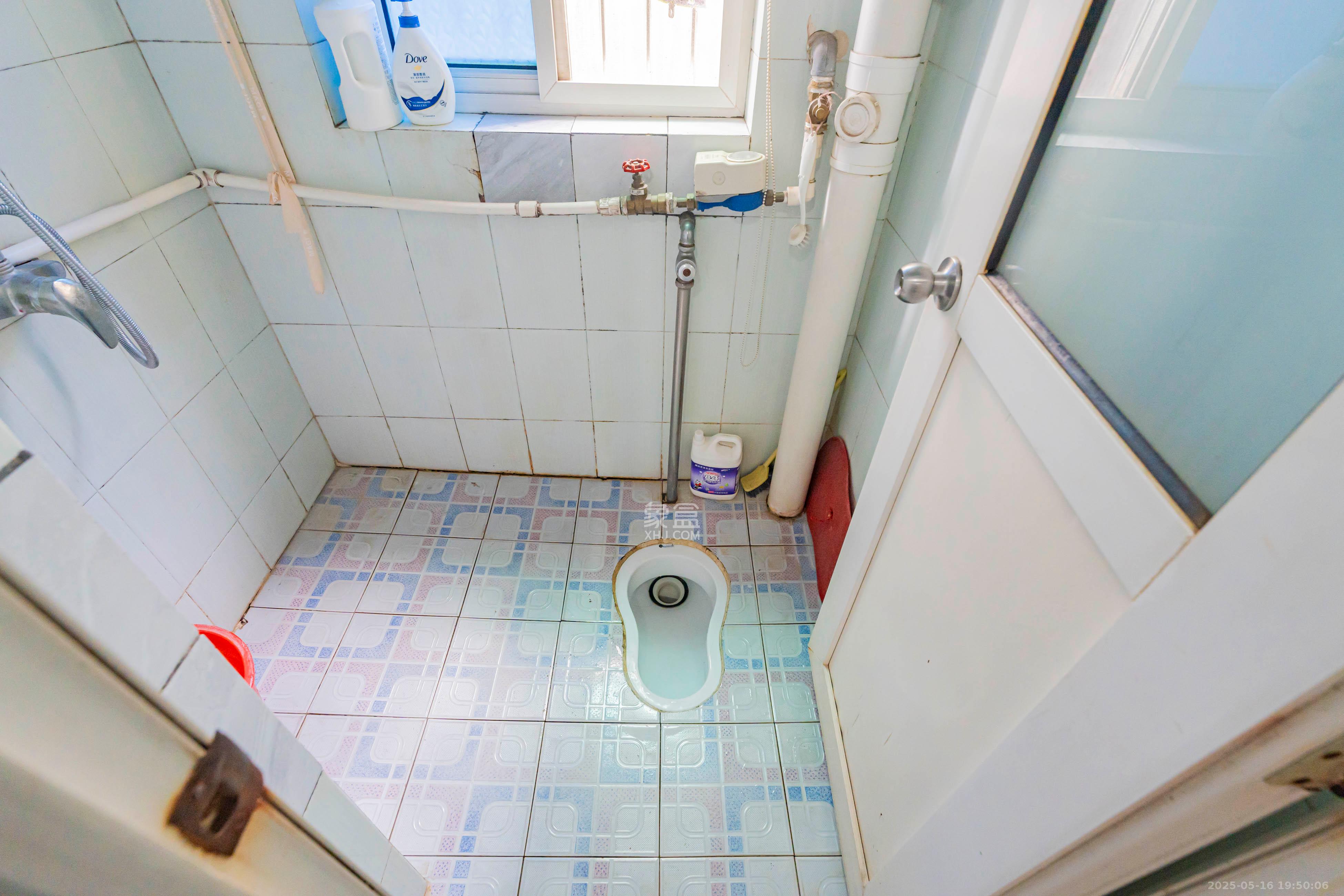 老动物园宿舍  3室2厅2卫    110.0万卫生间