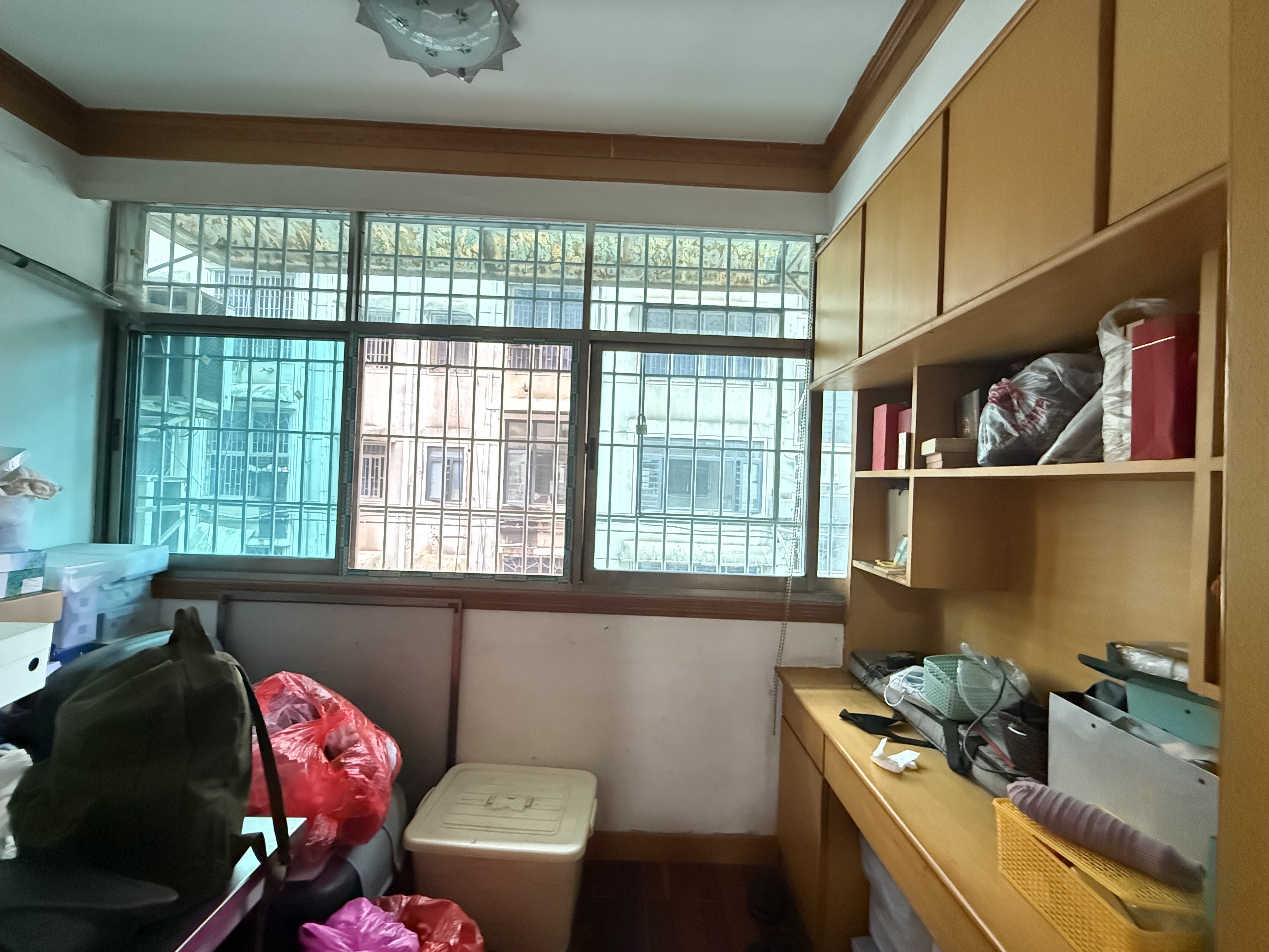 市商业局家属楼 3室2厅2卫 53.8万 市商业局家属楼 3室2厅2卫 53.8万客厅