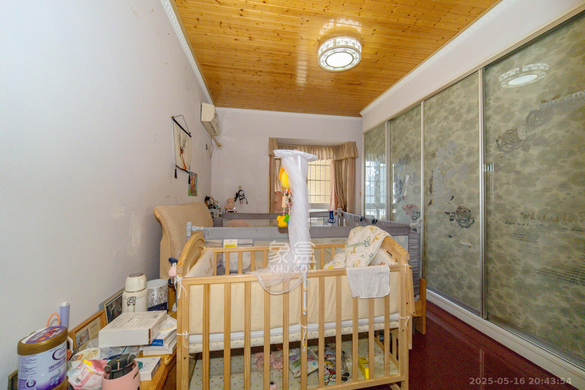 楚天中苑 3室2厅2卫 68.0万 楚天中苑 3室2厅2卫 68.0万卧室