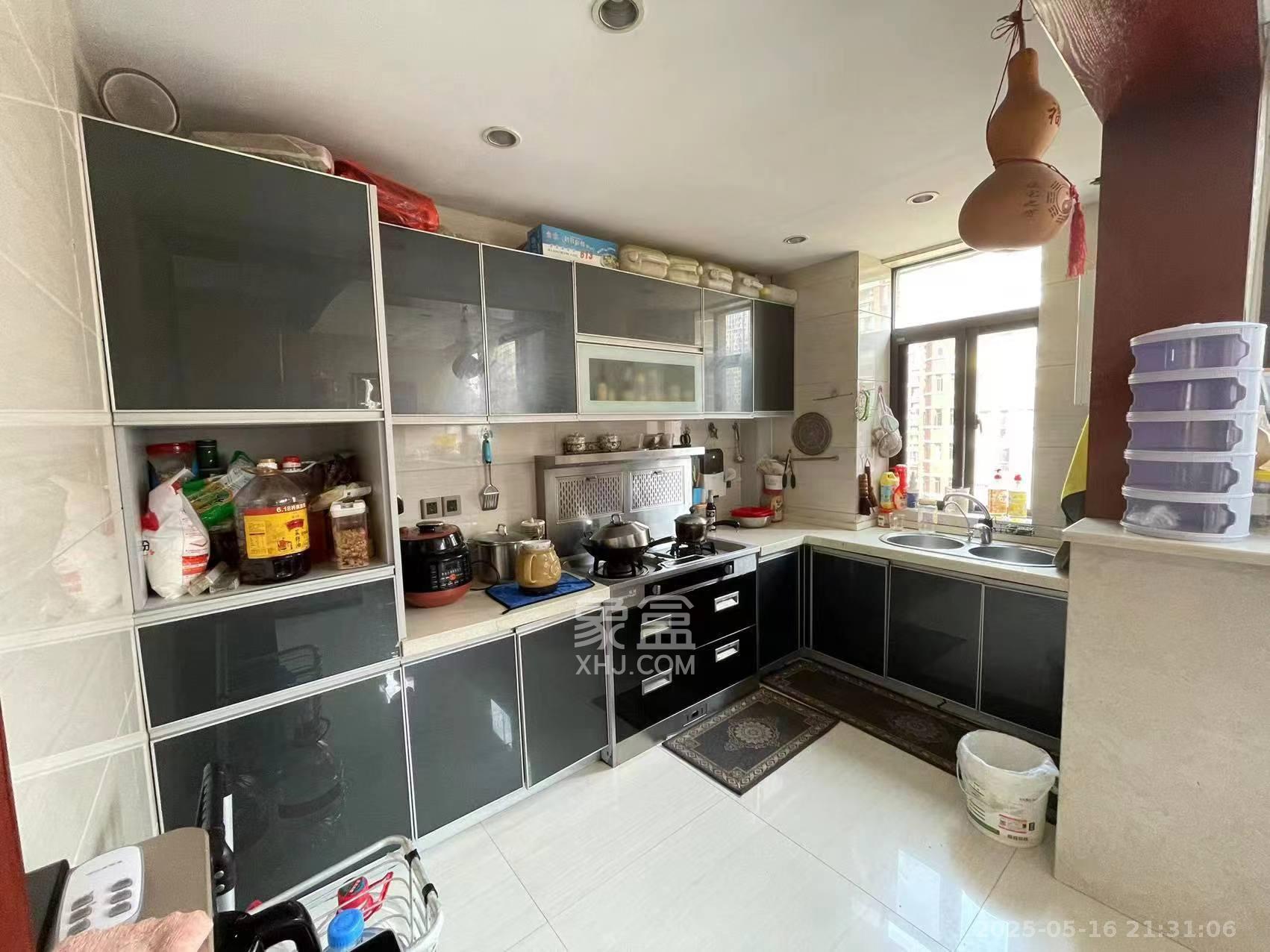 纳帕溪谷  4室2厅1卫    72.0万 纳帕溪谷  4室2厅1卫    72.0万客厅