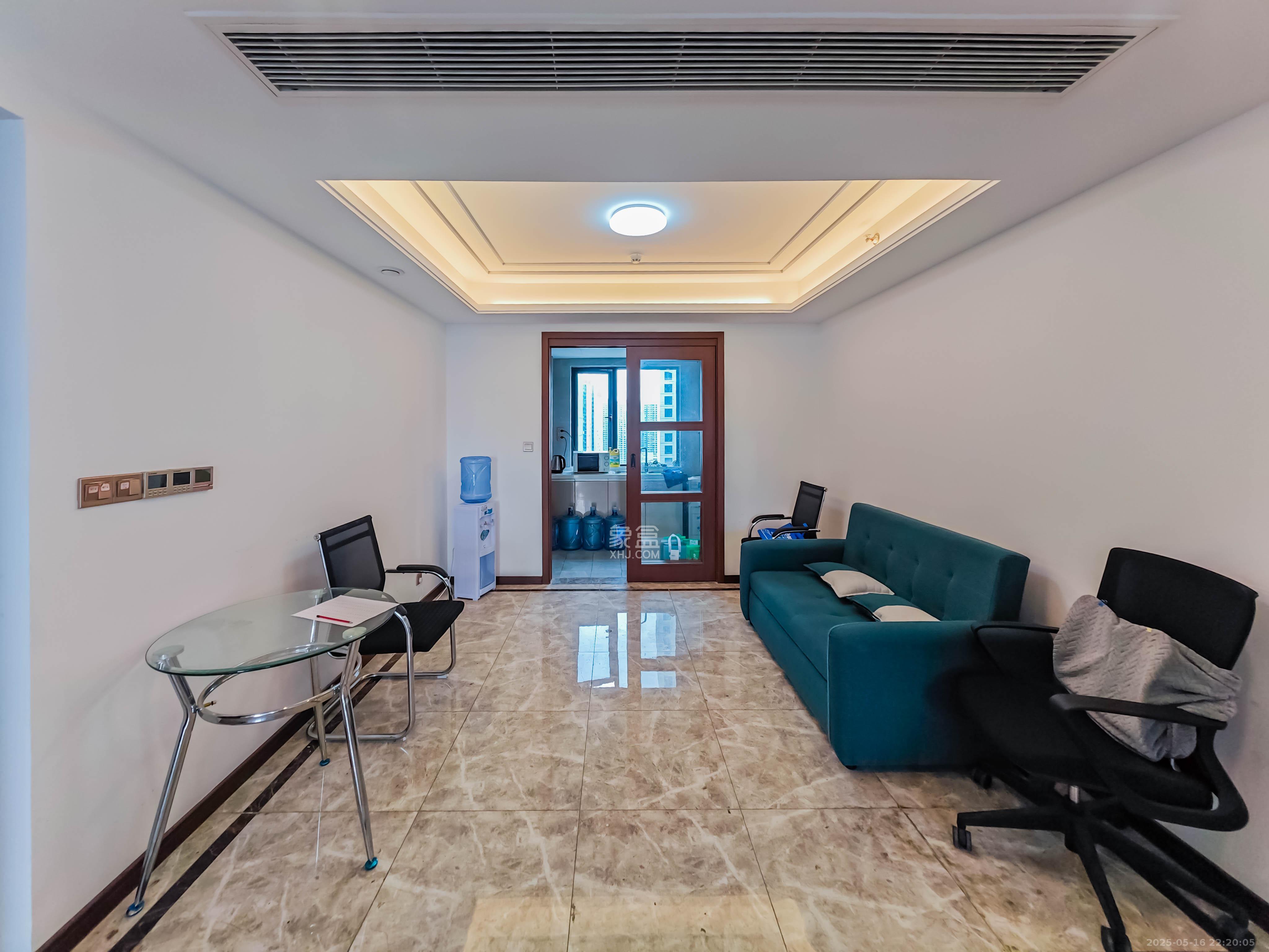 绿地长沙城际空间站(绿地新里佳苑)  5室2厅2卫    175.0万 绿地长沙城际空间站(绿地新里佳苑)  5室2厅2卫    175.0万客厅