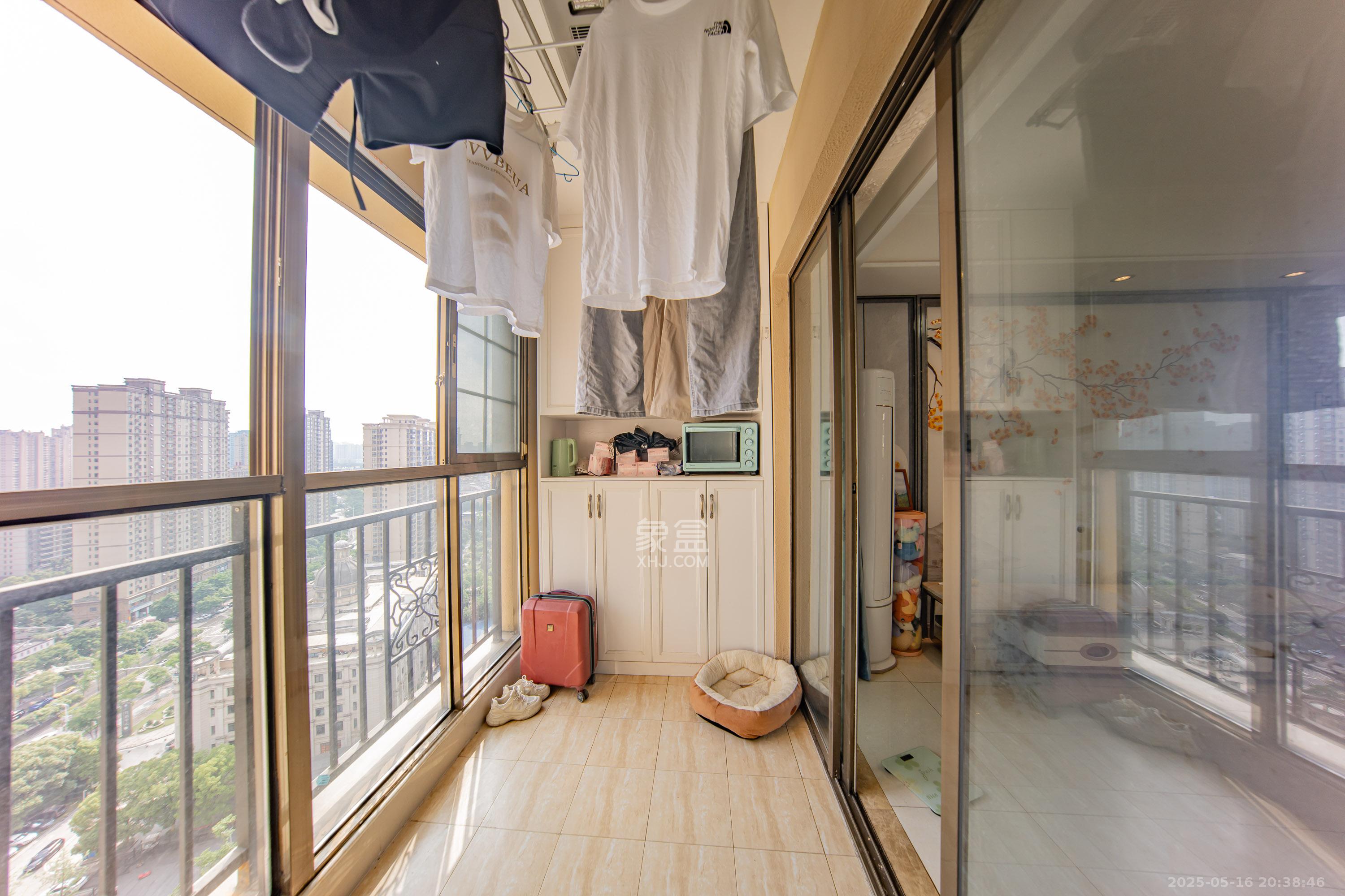 江山帝景哈佛 3室2厅2卫 110.0万 江山帝景哈佛 3室2厅2卫 110.0万阳台