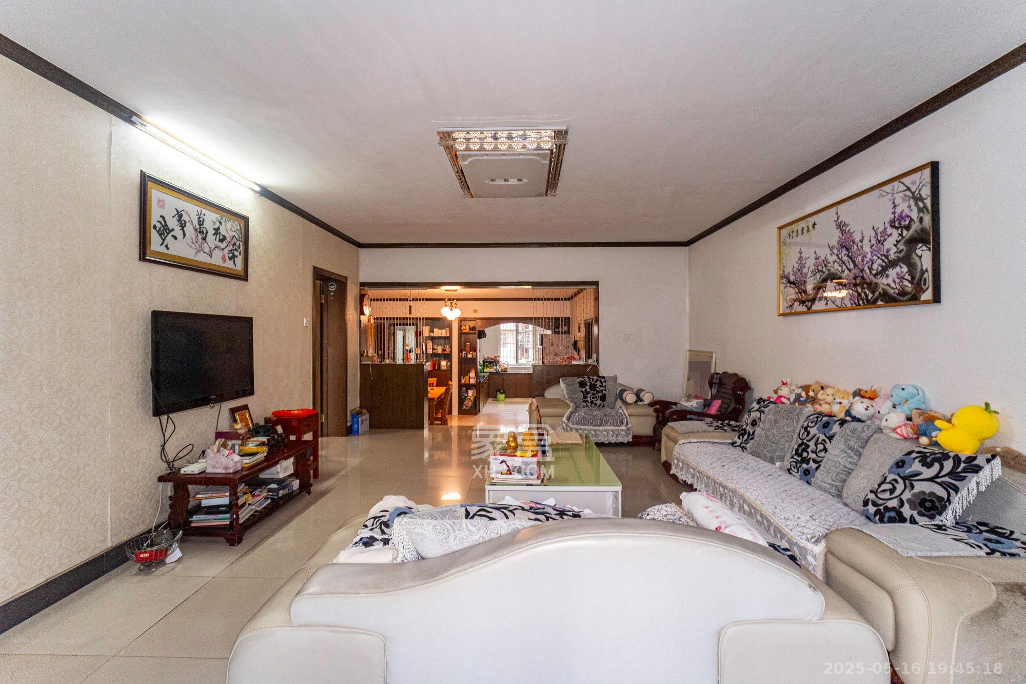 星兴佳园 3室2厅2卫 59.8万 星兴佳园 3室2厅2卫 59.8万客厅