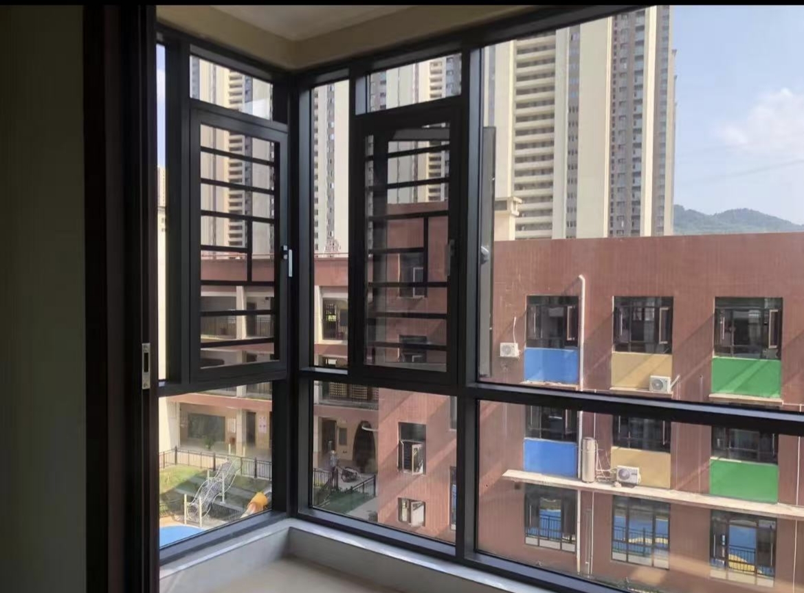 碧桂园豪园-二期 3室2厅2卫 72.8万 碧桂园豪园-二期 3室2厅2卫 72.8万客厅