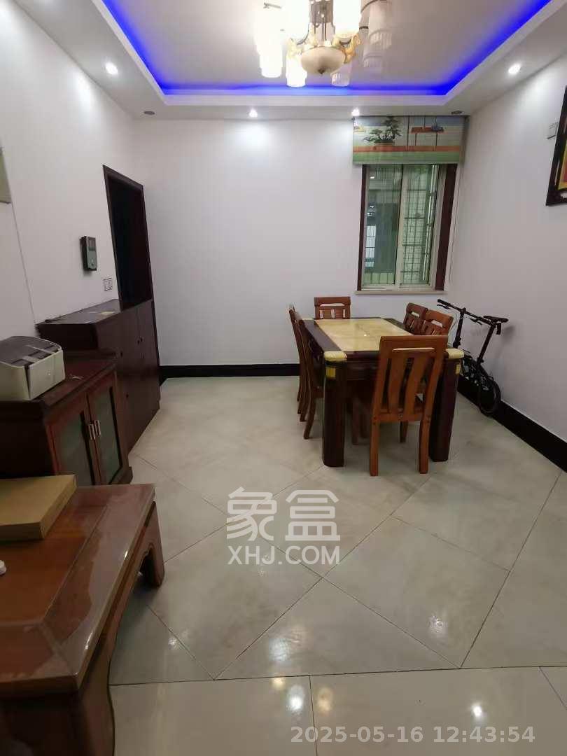 麓谷加州阳光 4室2厅2卫 3300.0元/月 麓谷加州阳光 4室2厅2卫 3300.0元/月室内图