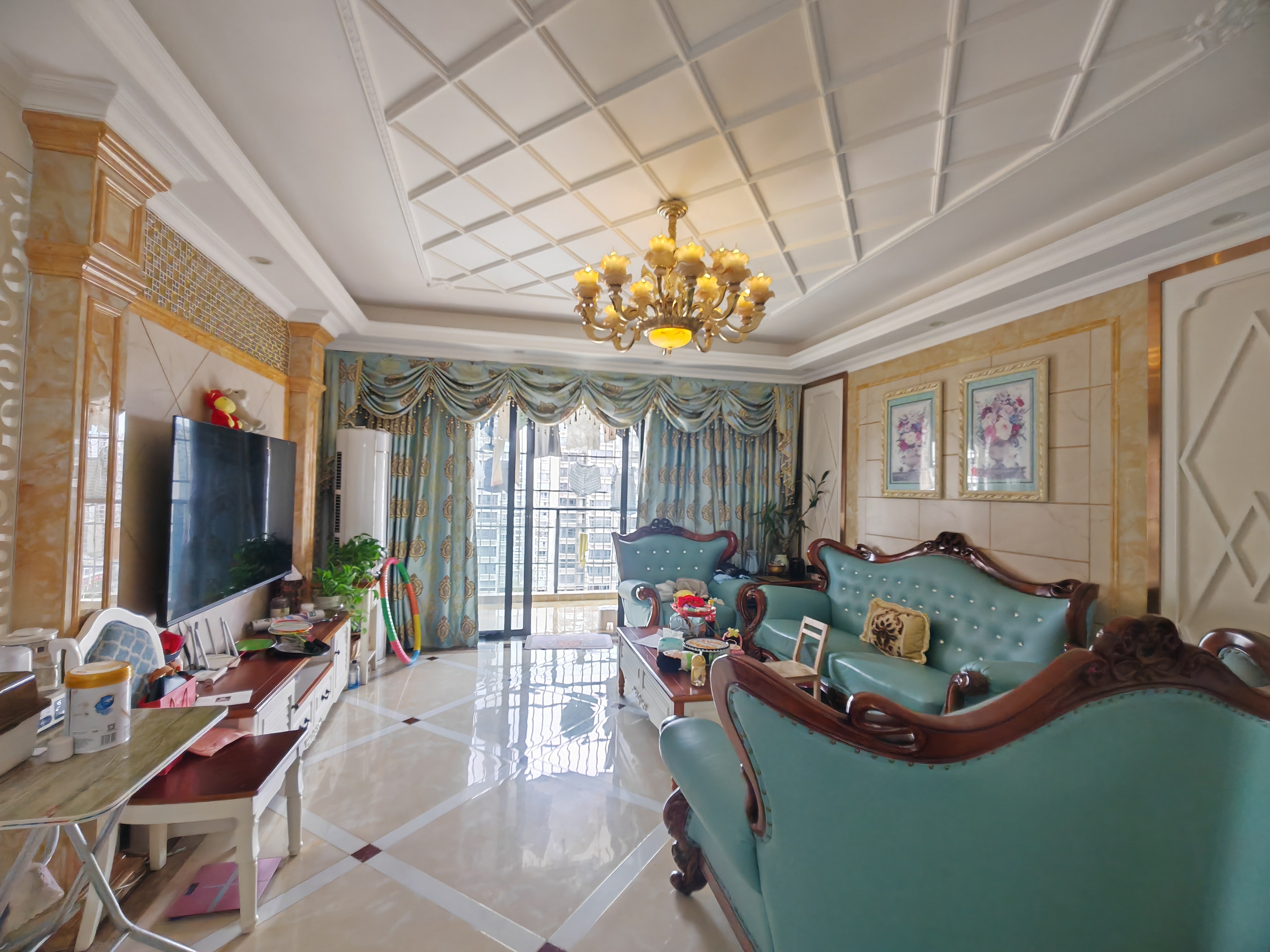 和信广场 4室2厅2卫 245.0万 和信广场 4室2厅2卫 245.0万客厅