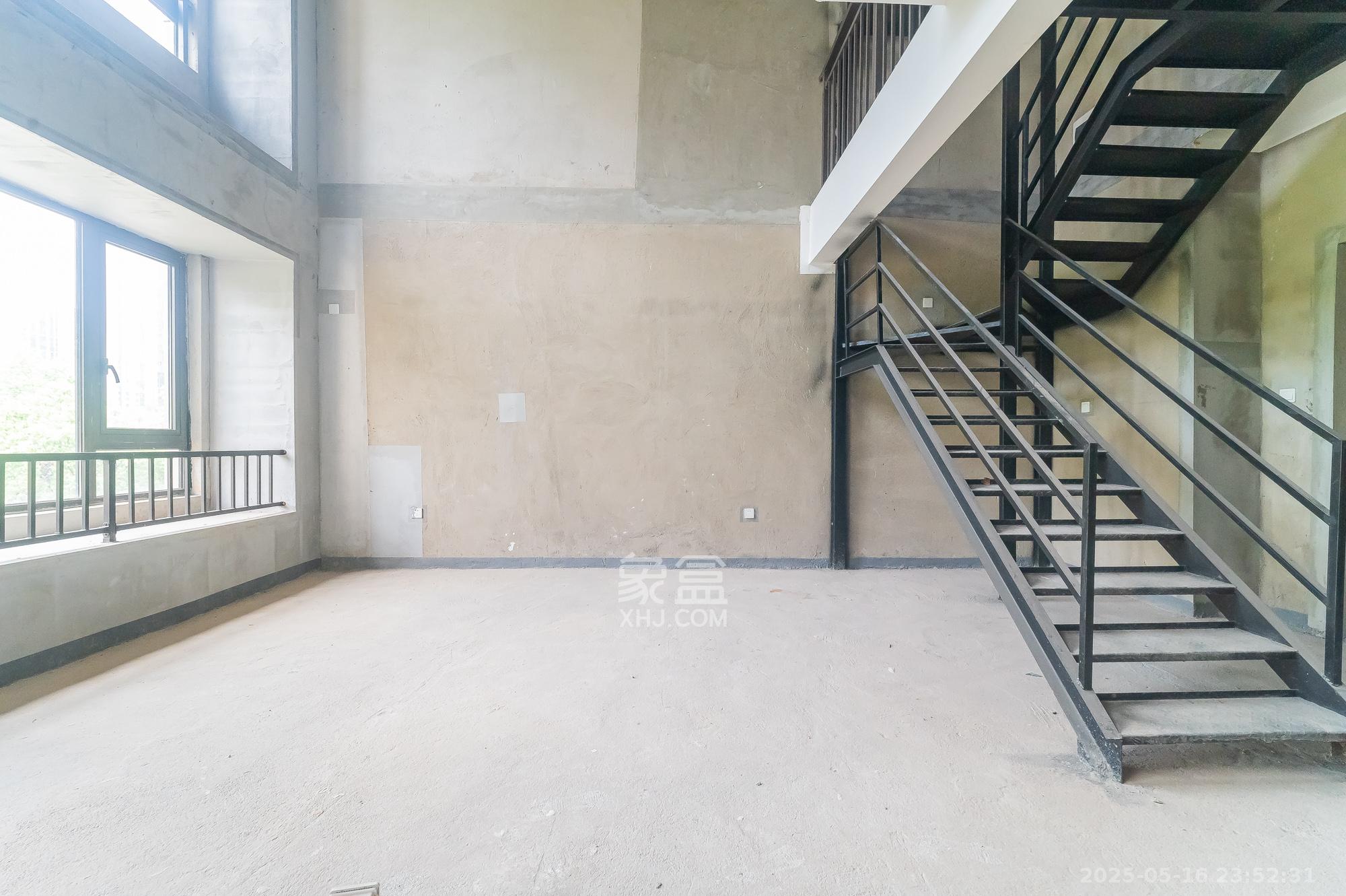 中交建发松雅院  4室2厅2卫    325.0万 中交建发松雅院  4室2厅2卫    325.0万客厅