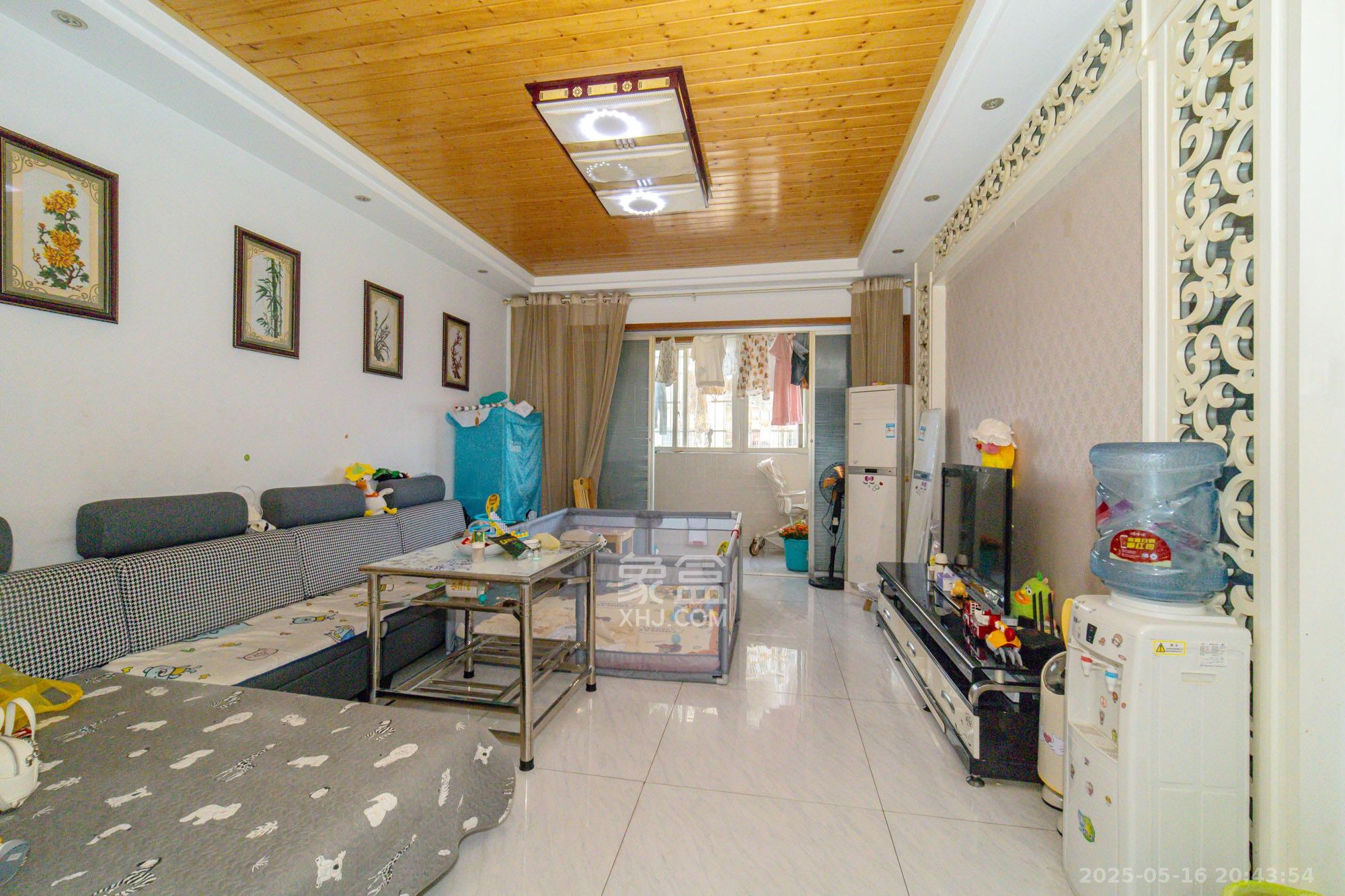 楚天中苑 3室2厅2卫 68.0万 楚天中苑 3室2厅2卫 68.0万客厅