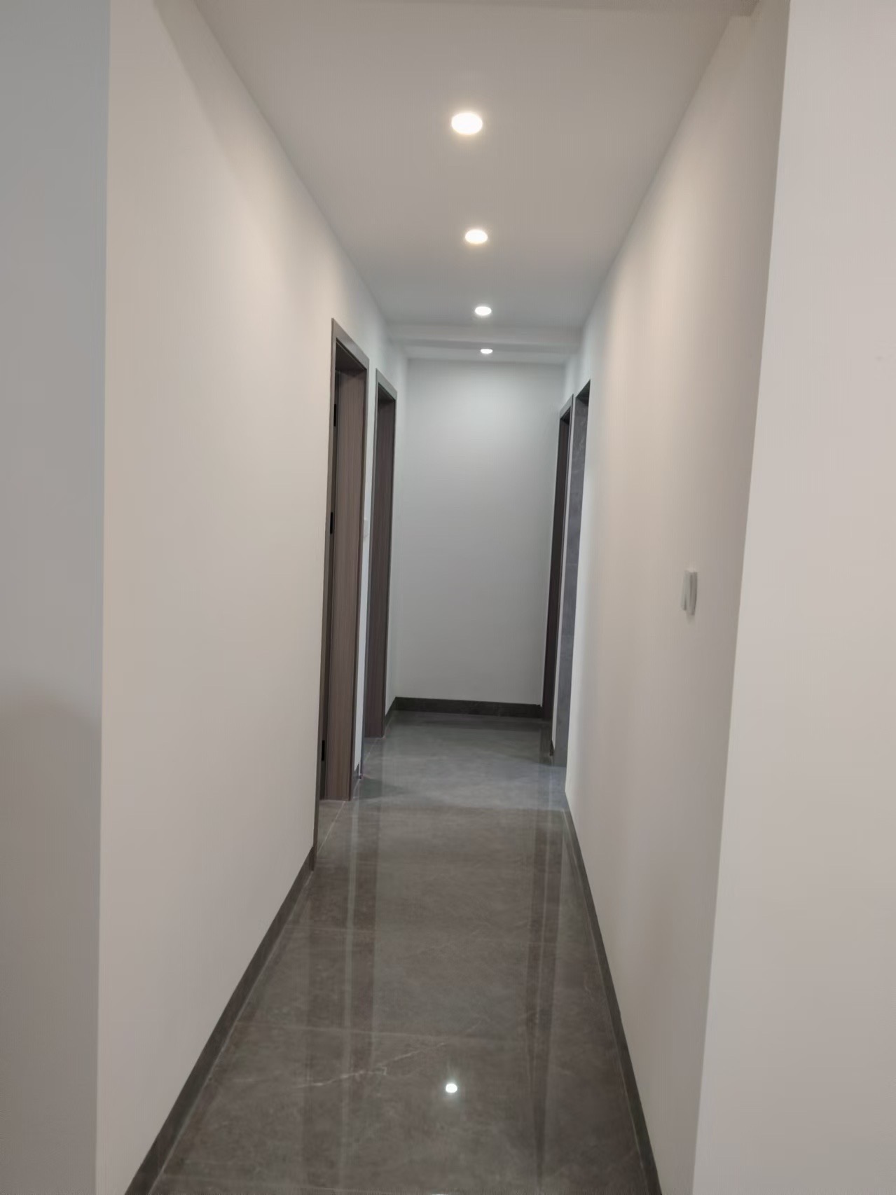 互助小区电梯房 3室2厅1卫 1800.0元/月 互助小区电梯房 3室2厅1卫 1800.0元/月室内图